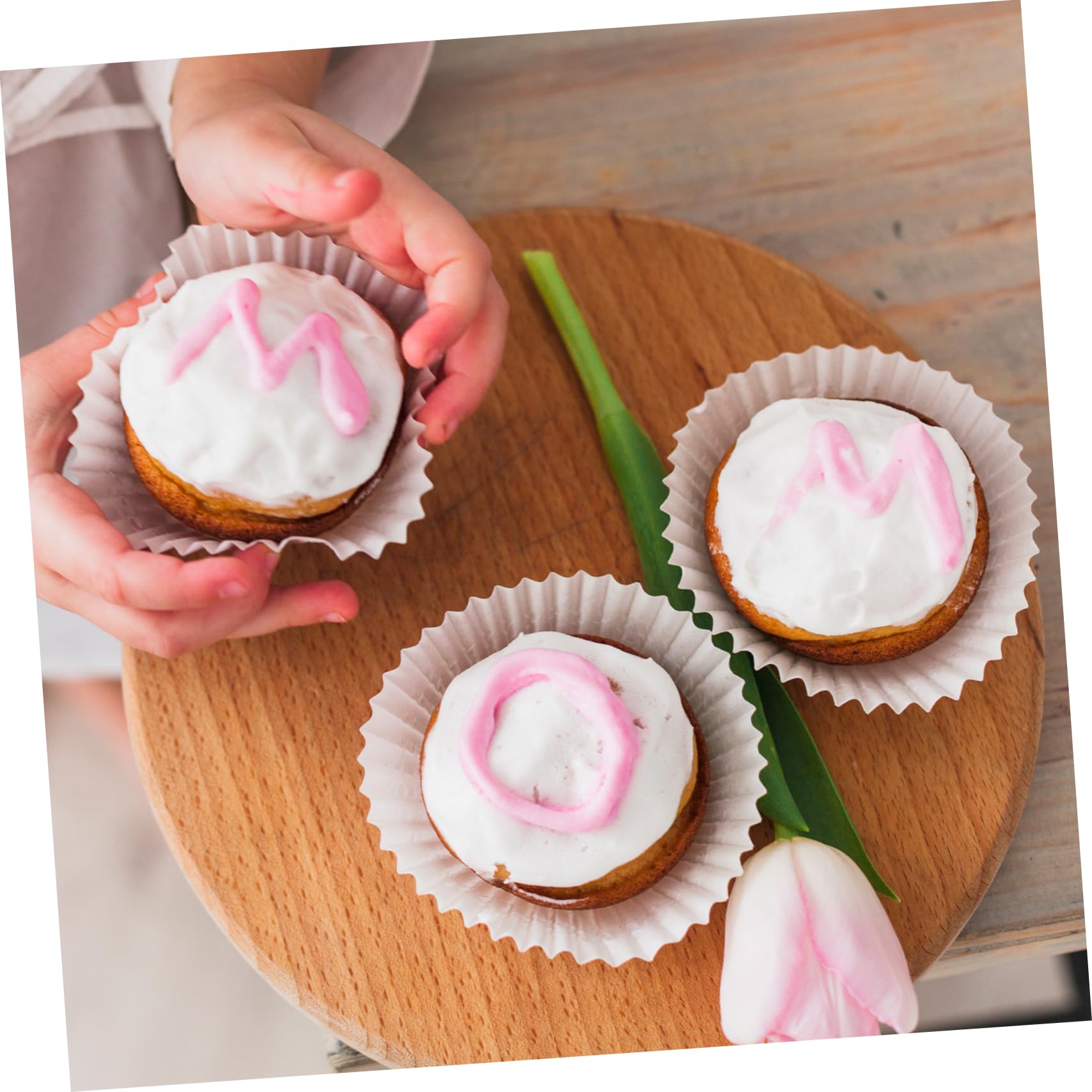 Amosfun 800 Piezas Molde De Torta Moldes Para Cupcakes Revestimientos Para Magdalenas Moldes Para Cupcakes De Tulipanes Tazas De Magdalenas Soportes Para Moldes Para Muffins Papel