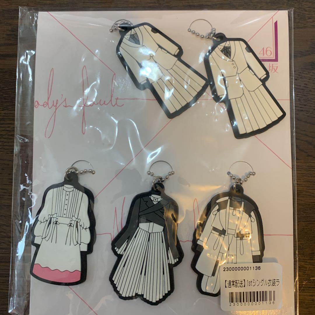 Amazon.co.jp: 櫻坂46 1stシングル衣装ラバーキーホルダー
