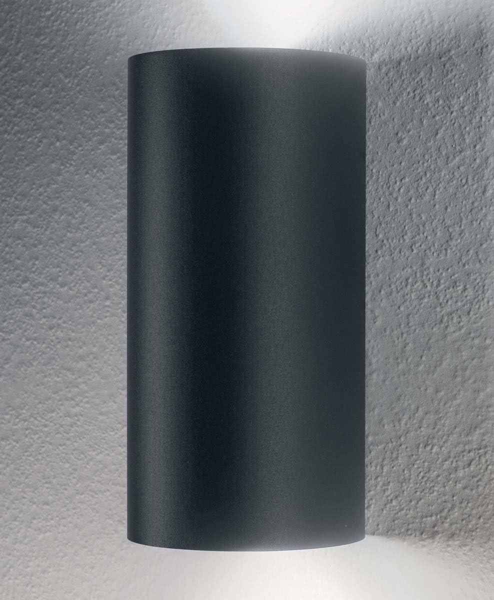 OSRAM ENDURA STYLE UpDown Midi Round LED Outdoor Wall Light installed on a wall, showing light distribution