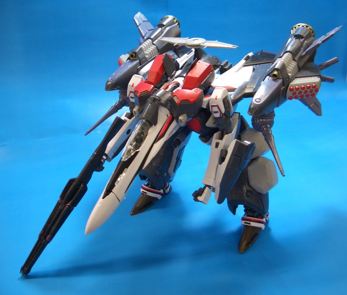 Amazon | 1/72 VF-25F アーマードメサイアバルキリー アルト機 