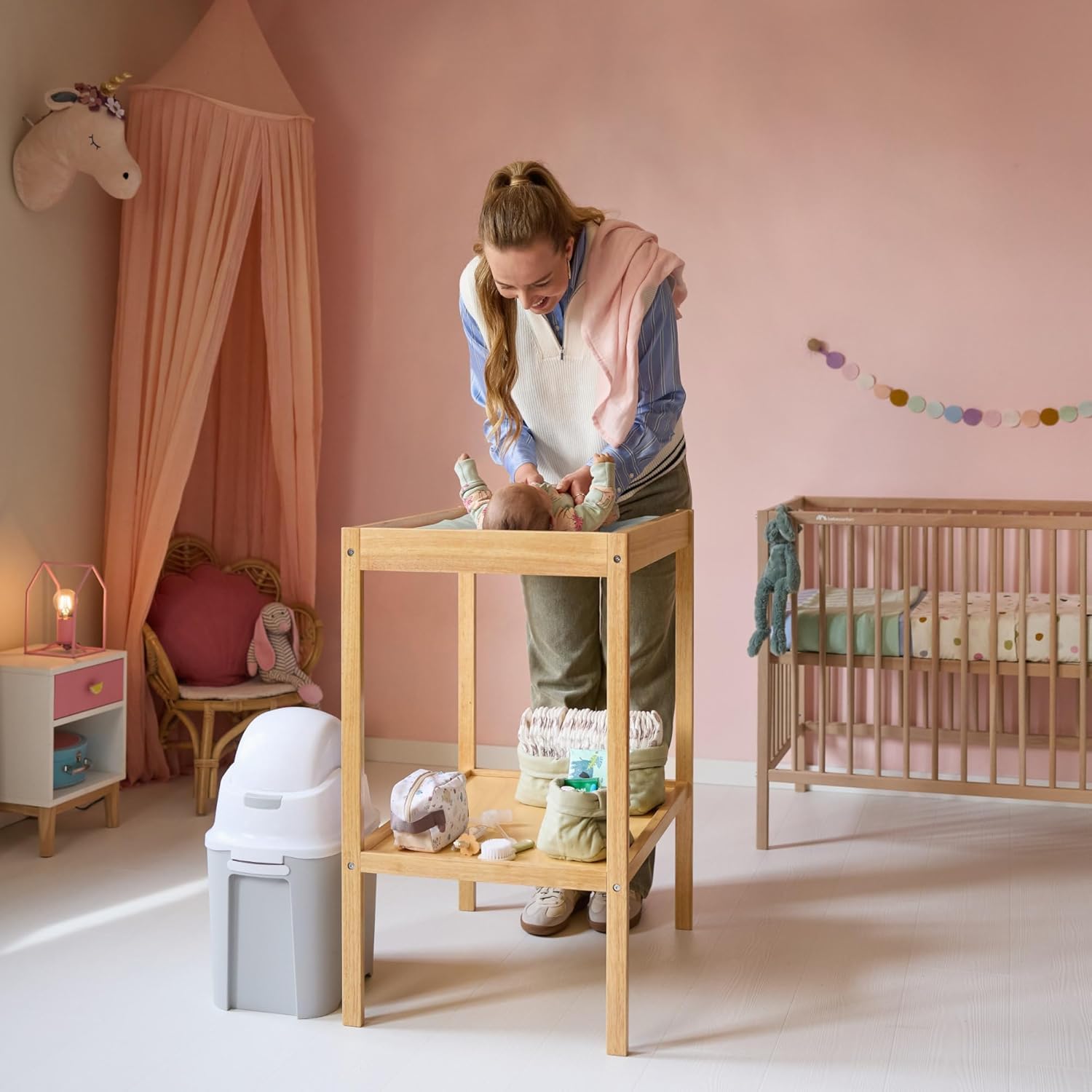 Bebeconfort Daisy 2, Przewijak dla Dzieci, 0–12 mies. (11 kg), z Matą do Przewijania, Wodoodporny, Łatwe Czyszczenie, Gwarancja Bezpieczeństwa, Wygodny dla Rodzica, Półka, Łatwy Montaż, Natural Wood
