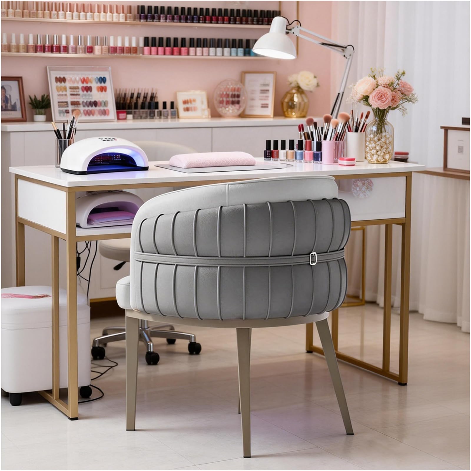 Chaise de salle à manger en cuir design moderne avec finitions soignées