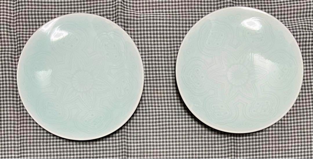 快山作 高台皿 青白 菊花 快山作 高台皿 青白 菊花