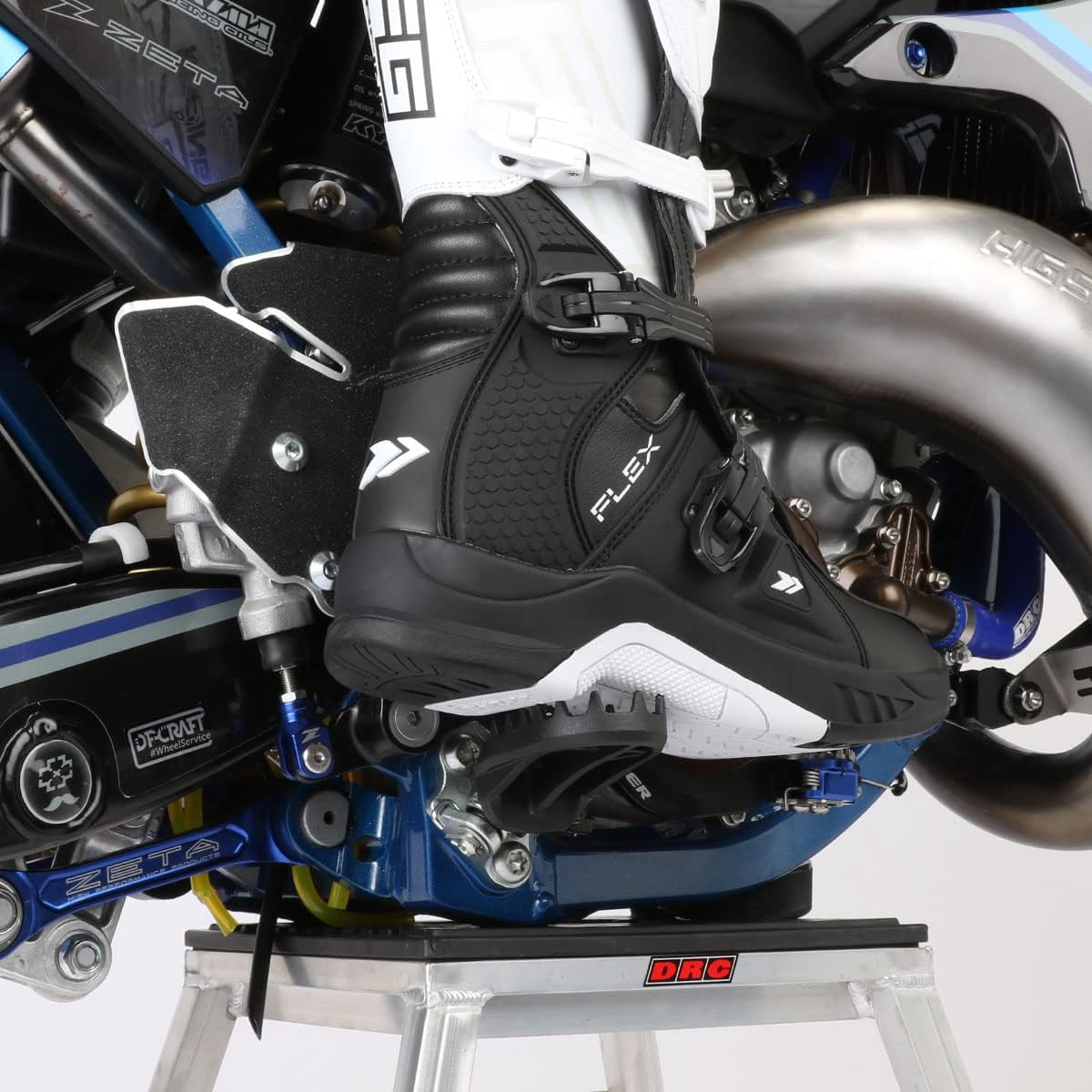 Z48-02-503 Wide Foot Pegs - Mid (Stock)