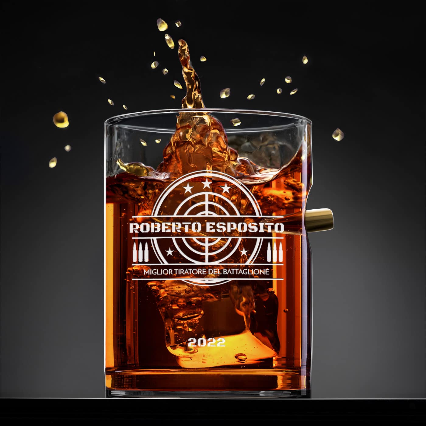 Maverton Caraffa per whisky in vetro a forma di fucile - incisione personalizzata - Decanter in vetro da 800 ml + 4 bicchieri da 300 ml - Set bicchieri whisky - idea regalo per Lui - tiratore