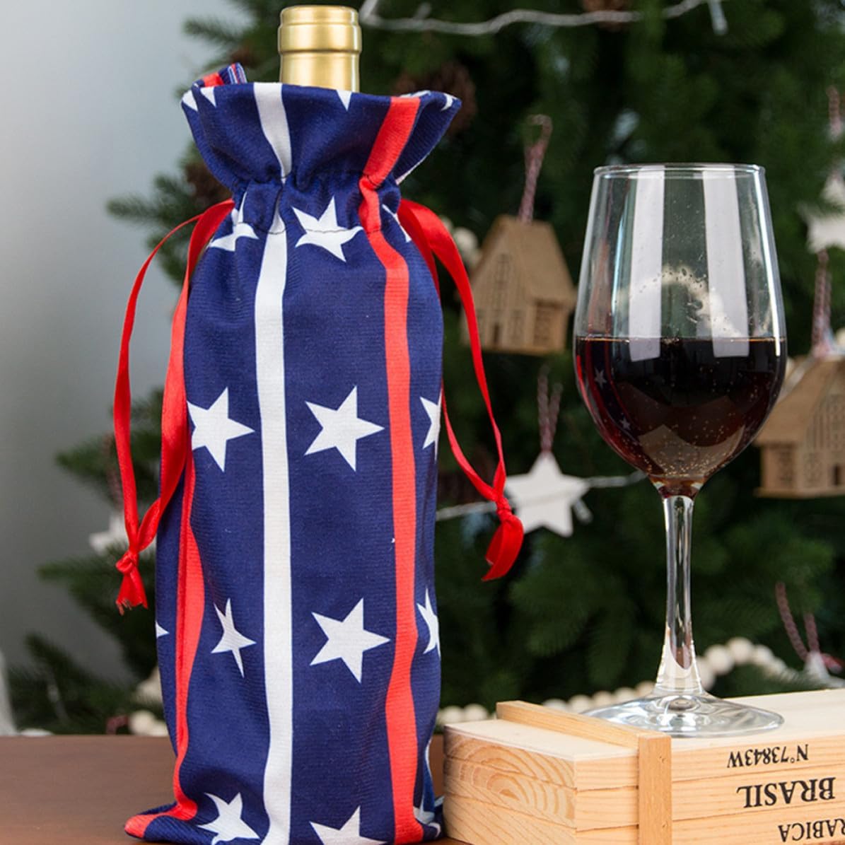 SKISUNO 4pcs Red Flannel Wine Bottle Drawstring Bags for United States Independence Day Decoration, Unique and Eye-catching Wine Accessories for Dinner Table Celebration
