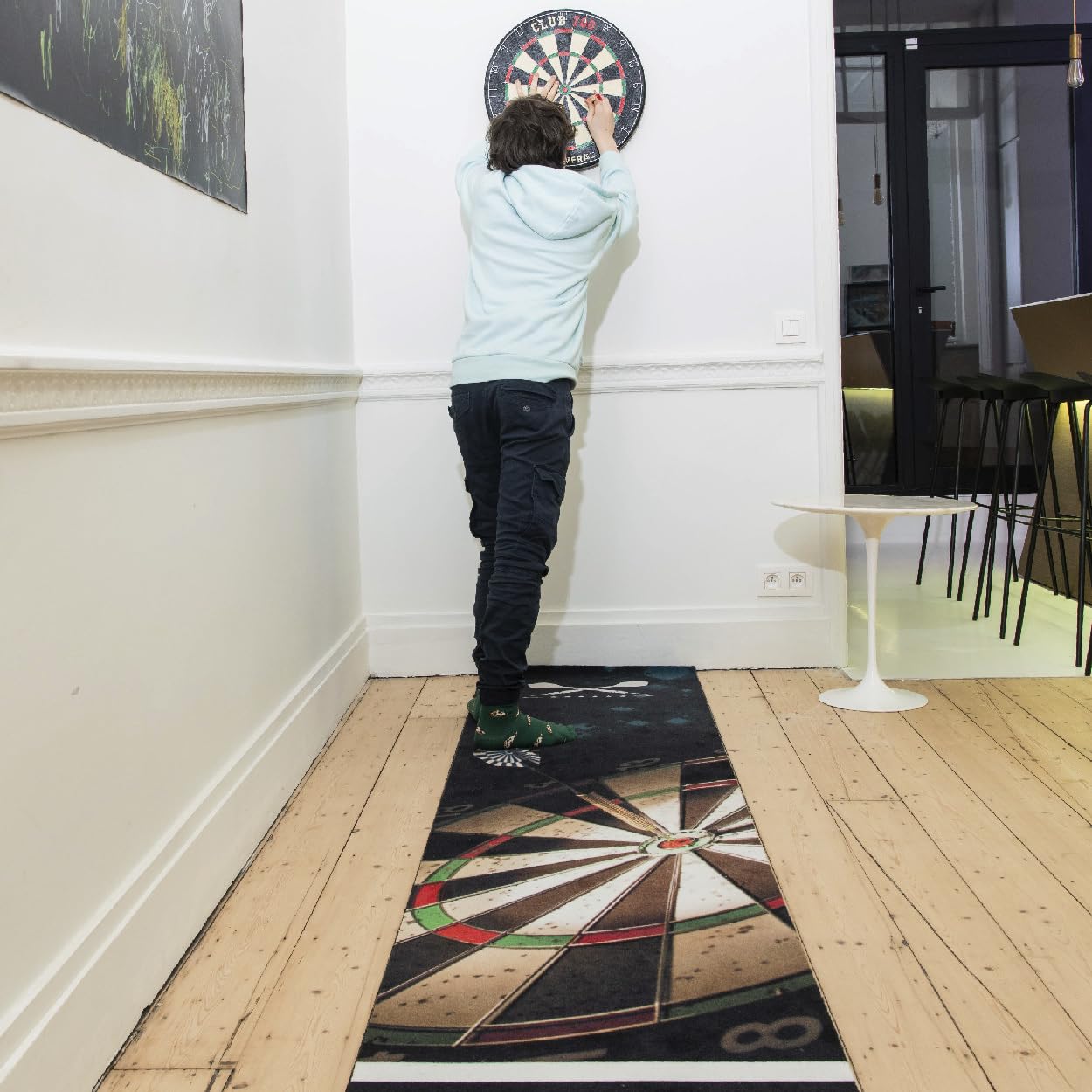 Studio M - Tapis de fléchettes avec Oche 57x270 cm – pour fléchettes en Acier – avec Ligne de Lancer, à partir de 237 cm - avec Tableau de Checkout – antidérapant – Noir