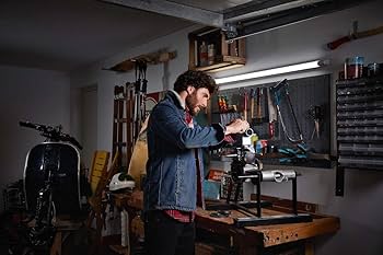 OSRAM Réglette LED 60 Cm, Blanc Chaud 3000 K, 1260 Lumens, Plafonnier Ou Applique Murale, Installation Sans Outil, Lumière à économie D'énergie IP20, 12 W, Blanc