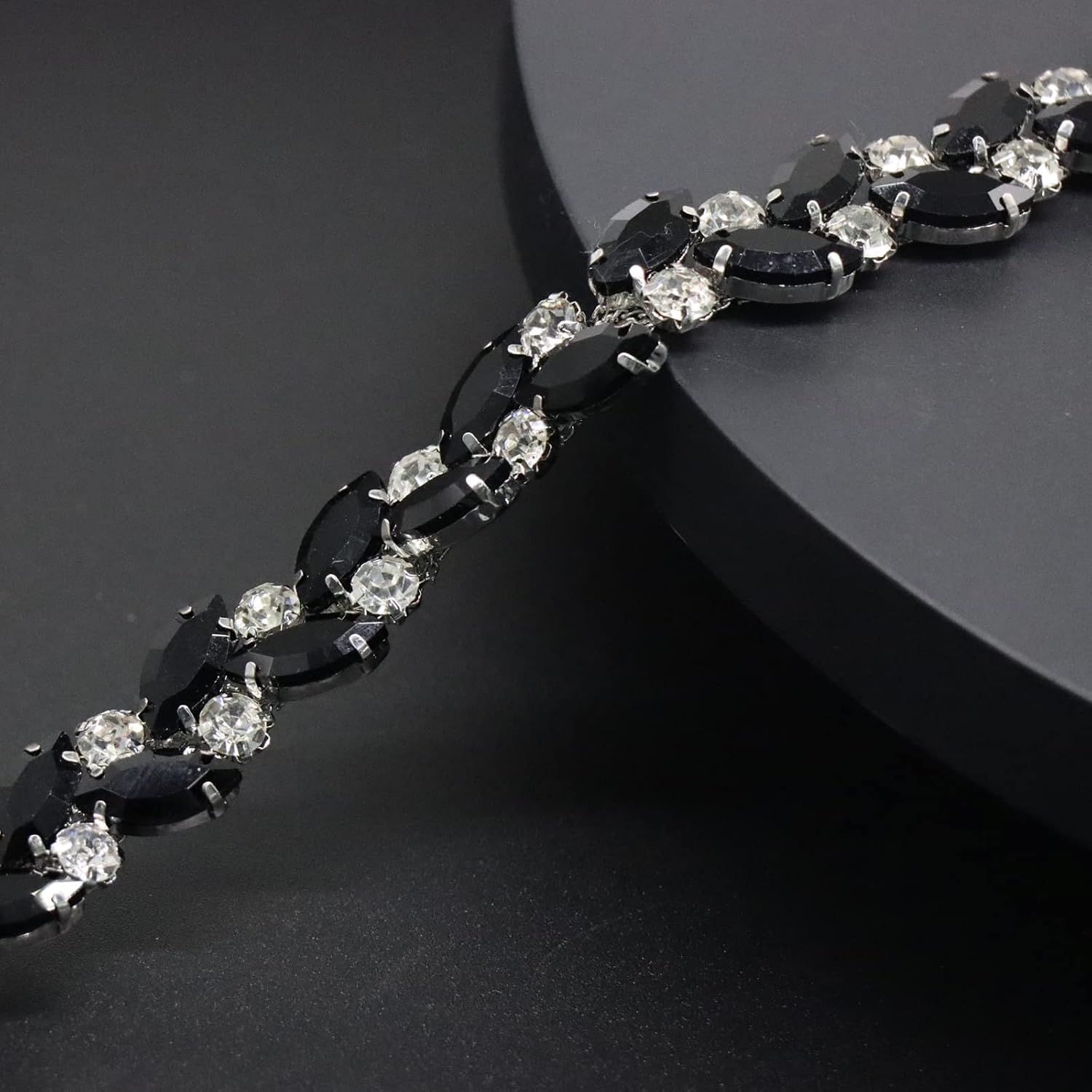 Jerler 1 Yard Rhinestone Trim, Crystal Rhinestone Chain Applique, Ideal for DIY Decoration and Wedding Clothing Embellishments, 0.6" Width (Green)