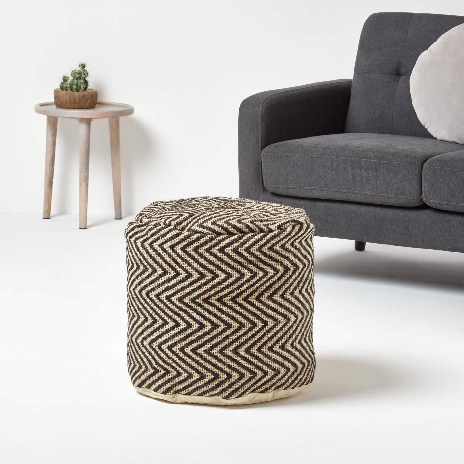 HOMESCAPES Pouf en Jute Motif Chevron Coloris Noir 45 x 40 cm