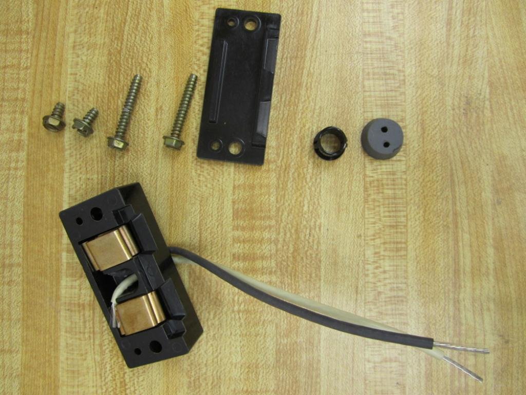 GE Lighting 3596613096 Female Ballast Plug Tools & Home