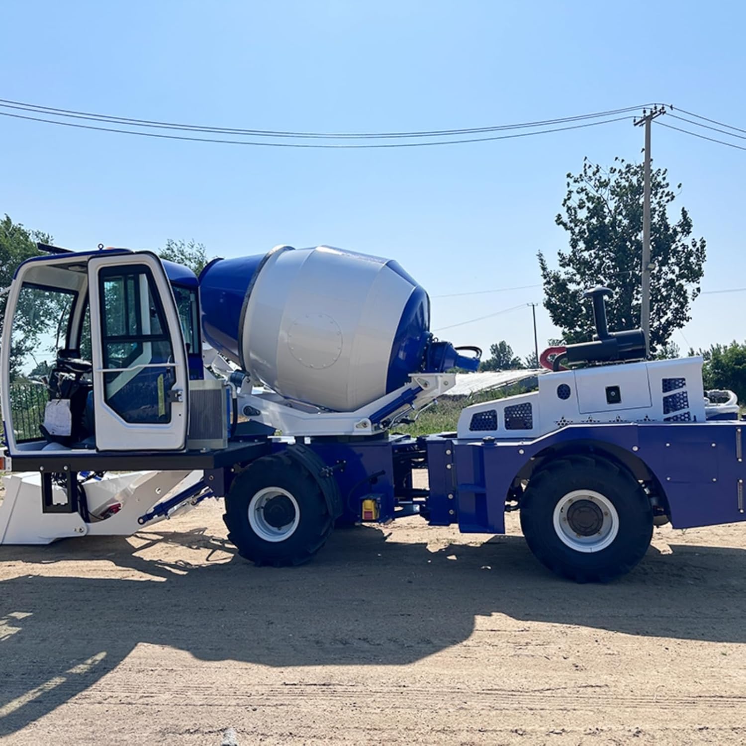 Construction Grade Self Loading Concrete Mixer Truck with On Board Water System, All Terrain Operation for Road Infrastructure and Building Projects