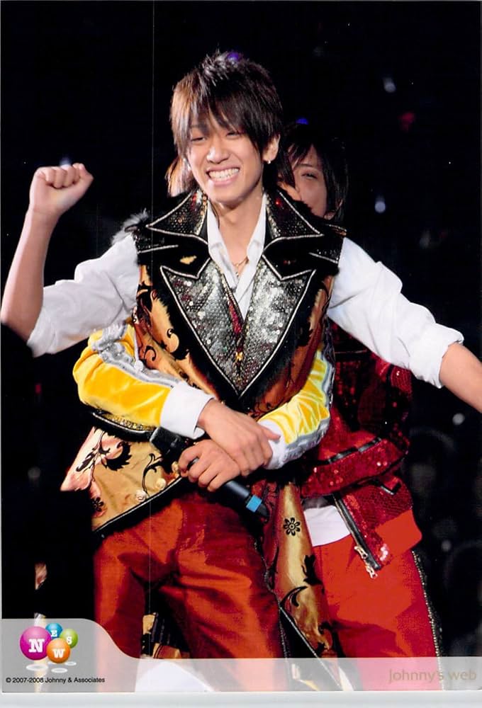 Amazon.co.jp: NEWS・・【公式写真】・小山慶一郎・ 生写真【スリーブ