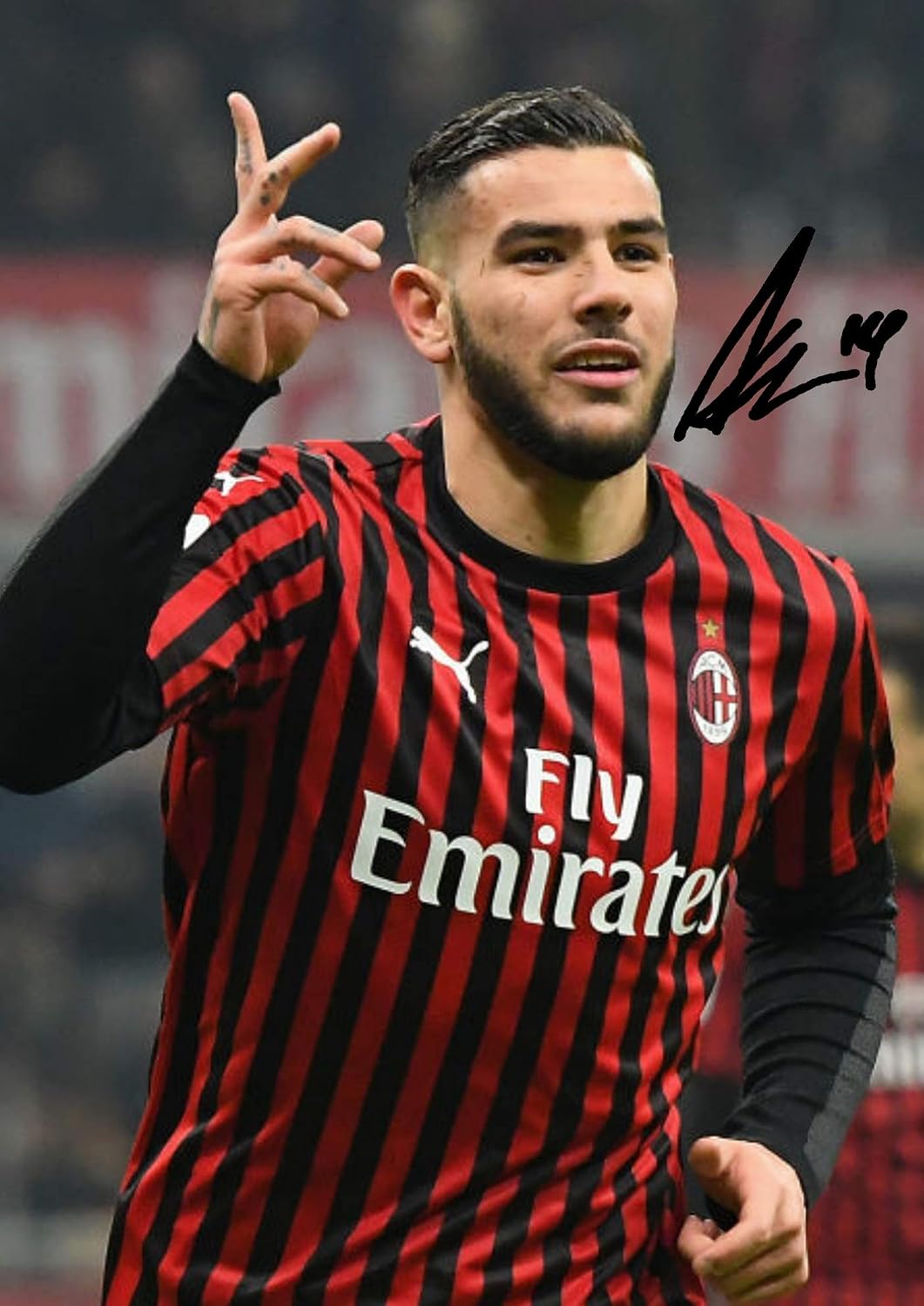 Generico Poster di Theo Hernandez Milan autografato : Amazon.it: Casa e  cucina