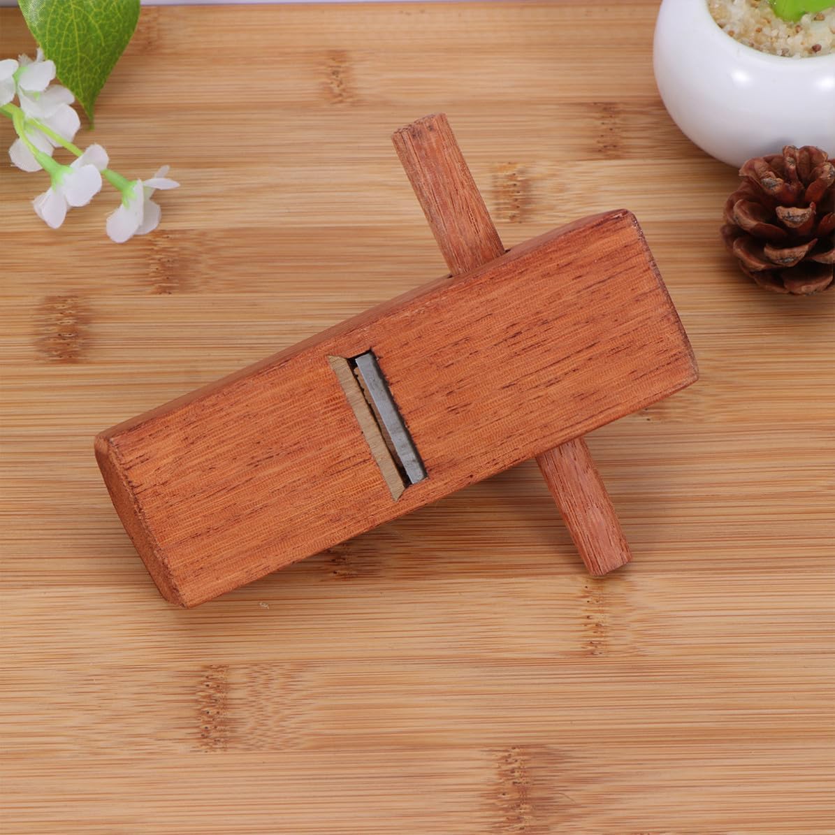 Tofficu 127mm Mini Hand Planer for Woodworking with Handle, Red Wood and Steel Construction, Sharp Cutting Edge Tool for DIY Woodworking Surfaces and Fine Grain Finish