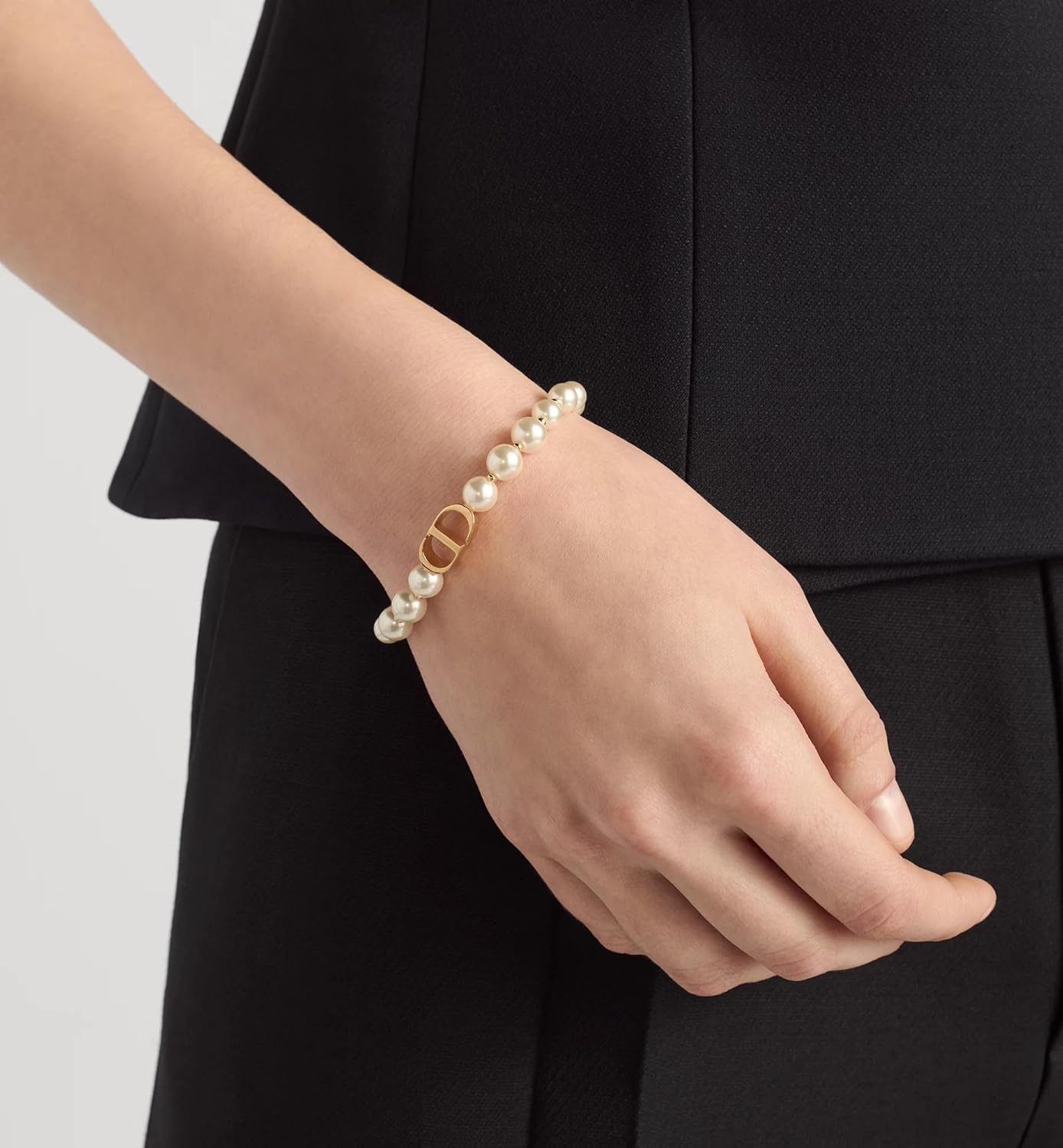 18K gold plated Copper CZ zirconia, initial letter bright gold chain designer jewelry bracelet, double-layered star-shaped and letter decorated bracelet, luxurious style, suitable for women to wear