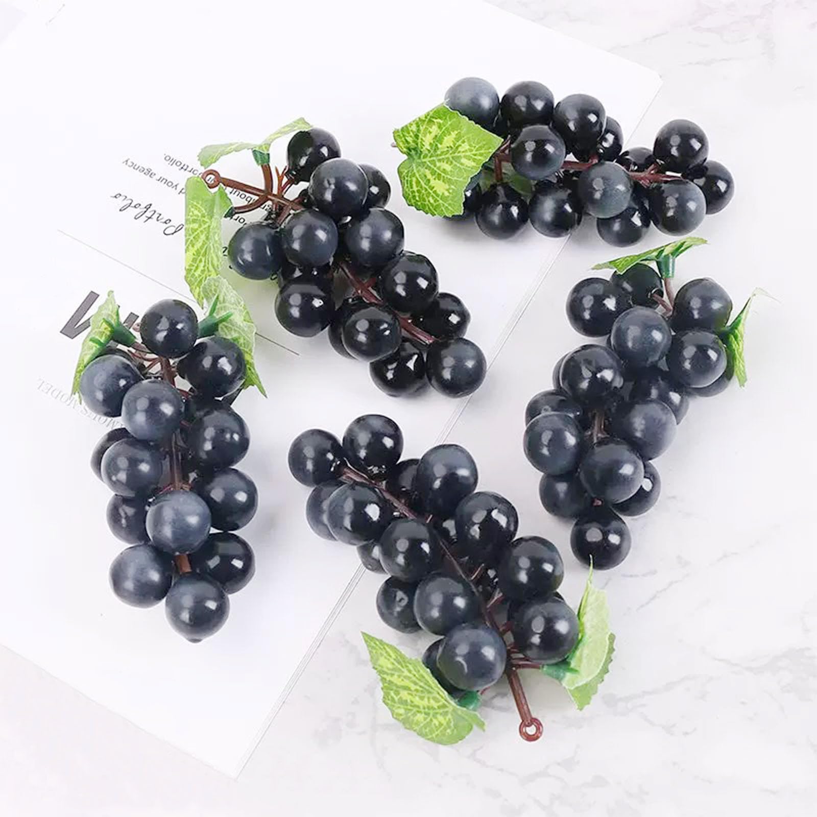 8 Uva Artificiale Realistico, Nero Uva Artificiale Grappoli di Uva Artificiale Simulazione, Uva Nera Artificiale per Decorazione del Vino, Puntelli di Frutta Artificiali