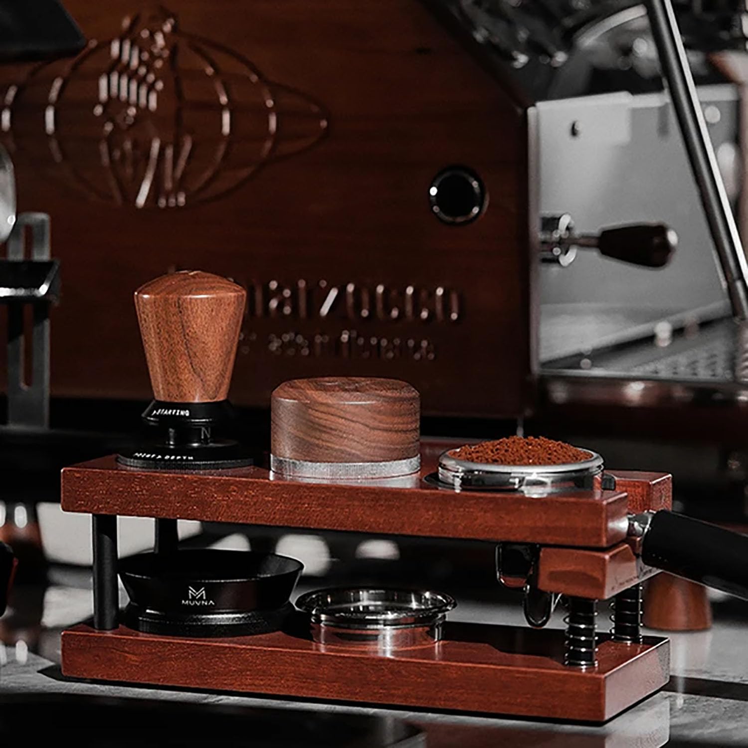 Estación de Apisonamiento de Espresso Portafiltro de Café Soporte de Distribuidor de Resorte Adaptable de 5 Orificios Soporte de 2 Capas con Fondo Antideslizante 51-58 Mm Universal