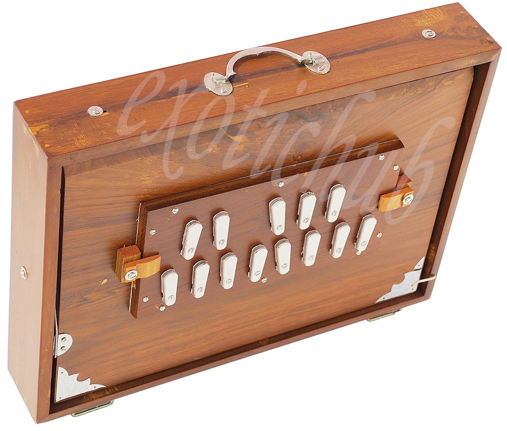 Shruti-Box aus Teakholz (40,6 x 30,5 x 7,6 cm), gestimmt auf: 440 Hz, Gigbag, Farbe: natürliches Teakholz, Tonart: -C zu C (niedriger Ton: Rohrblatt - Stecktyp), Sur Peti, Yoga, Bhajan, Kirtan, DJ