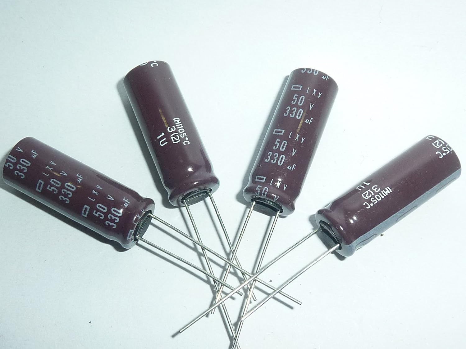 Nippon Chemi-Con LXV 560uF 25V - 10 Pezzi Di Condensatori A Bassa Impedenza 10x25mm