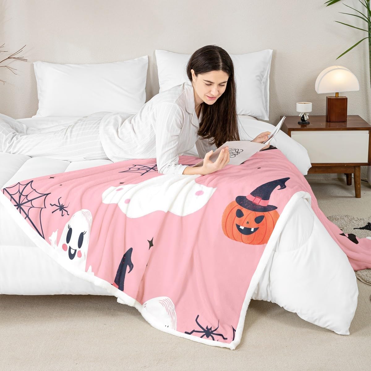 jejeloiu Cute Ghost Fleece Throw Blanket Baby 30"x40" Kids Pink Halloween Theme Plush Sherpa Blanket Fuzzy for Boys Girls Teens Pumpkins Ghost Print for Bed Couch Chair Living Room Spider Web
