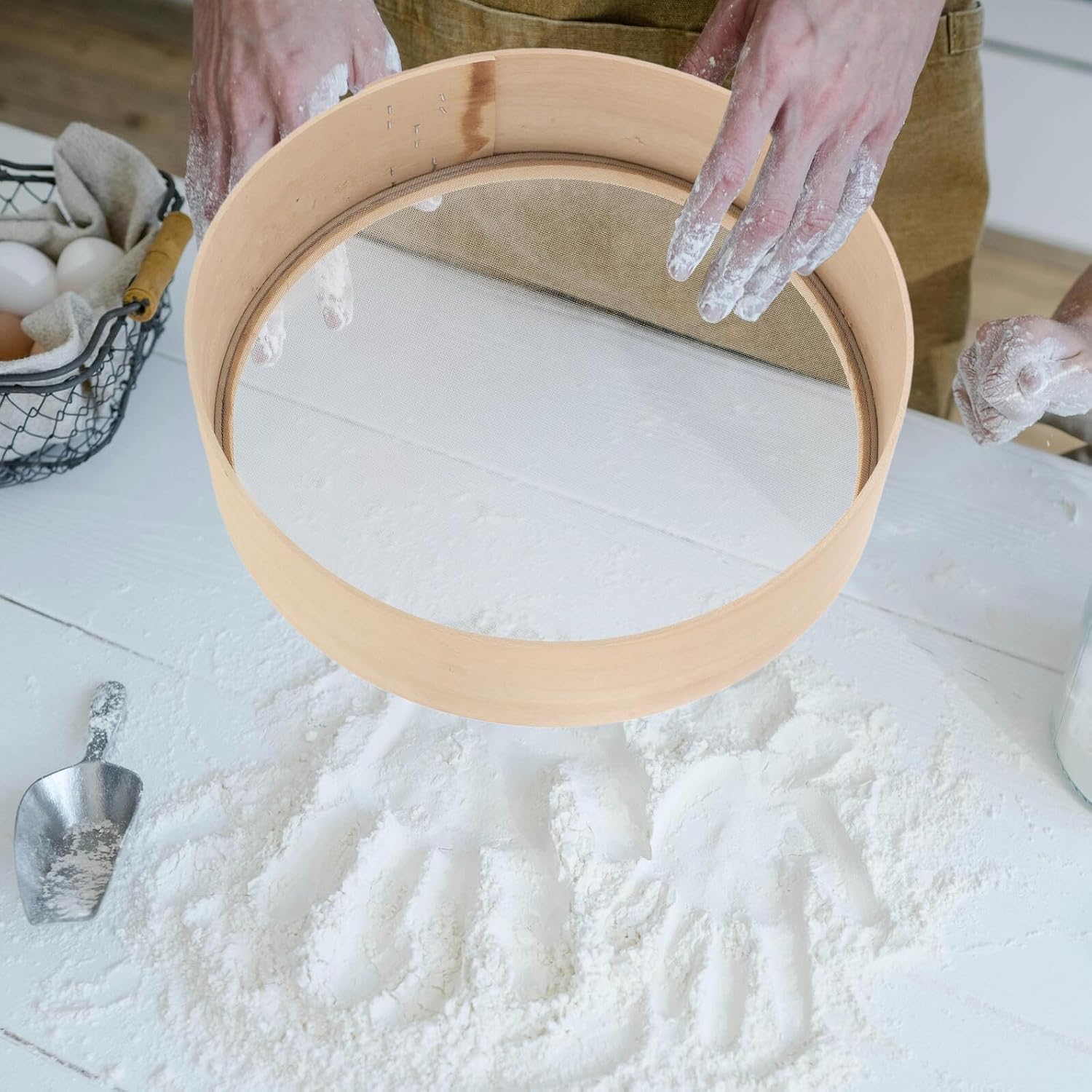 Handheld Wooden Flour Sifter with Fine Mesh Screen Kitchen Baking Tool for Powdered Sugar Salt and Flour Sieving Easy-clean Strainer for Home Use