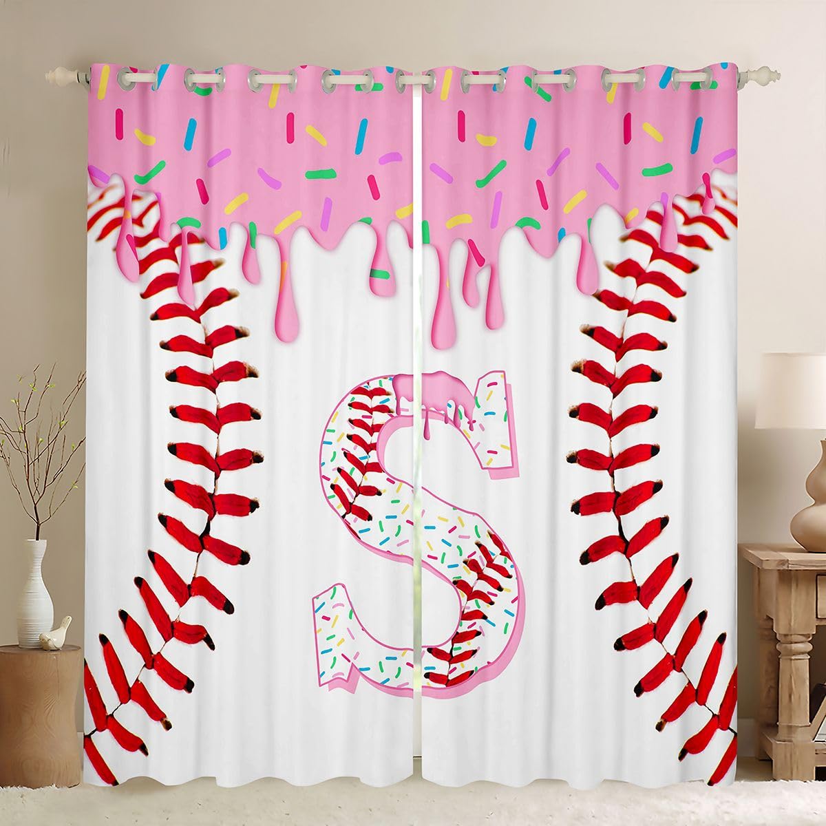 Homewish Różowe lodowe zasłony zaciemniające, 117 x 183 cm, zasłony zaciemniające do salonu – inicjał S, baseballowe zasłony na przelotkach do sypialni, gry sportowe, 2 panele, słodko-kremowe
