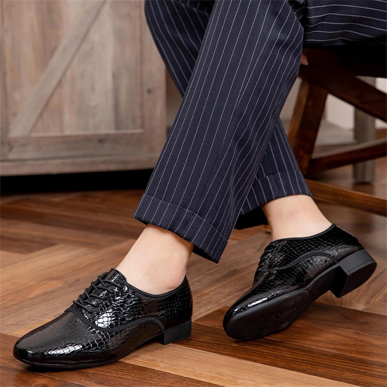Men's Modern Dance Shoes Ballroom Latin Shoes Soft Bottom Low Heel Tango Cha-Cha Wedding Evening Dancing Shoes