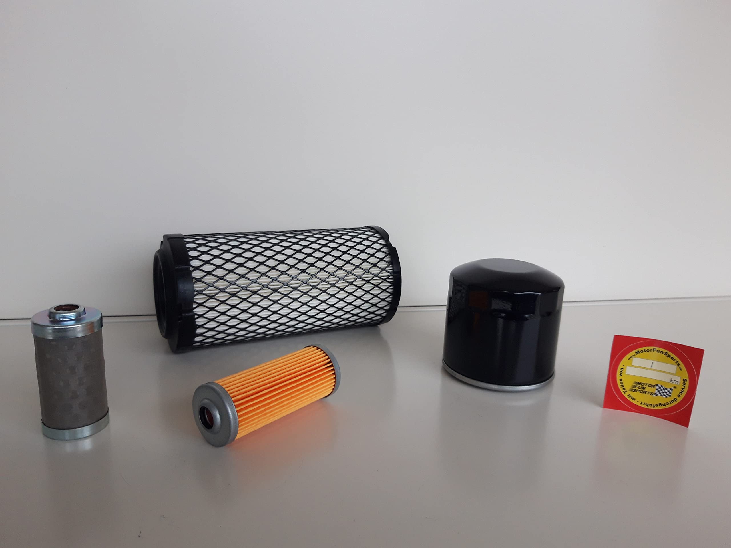 Set di filtri (piccolo) per Komatsu PC14 R-2: filtro olio, filtro aria, filtro carburante