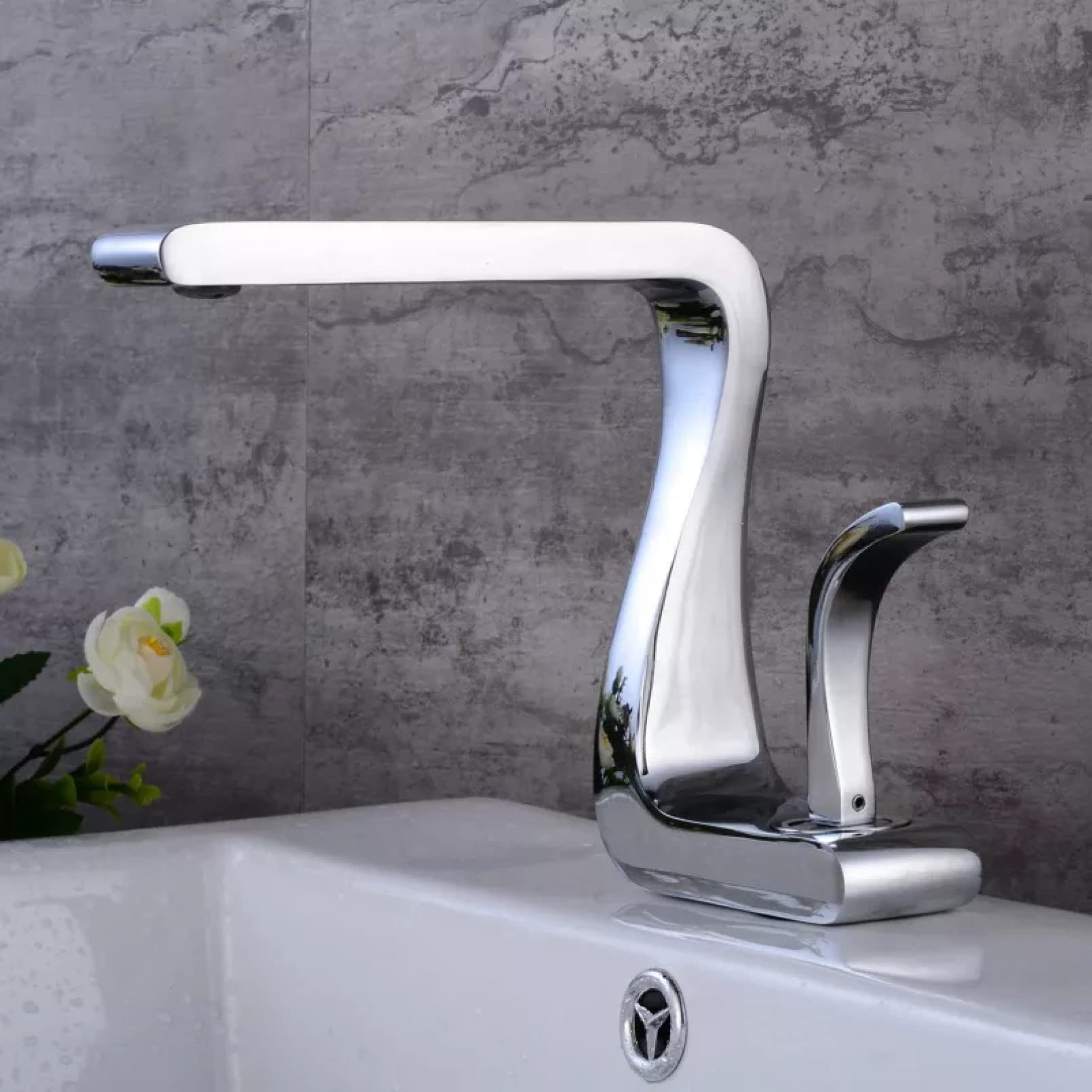 Robinet de lavabo en laiton noir mat au design haut de gamme et épuré