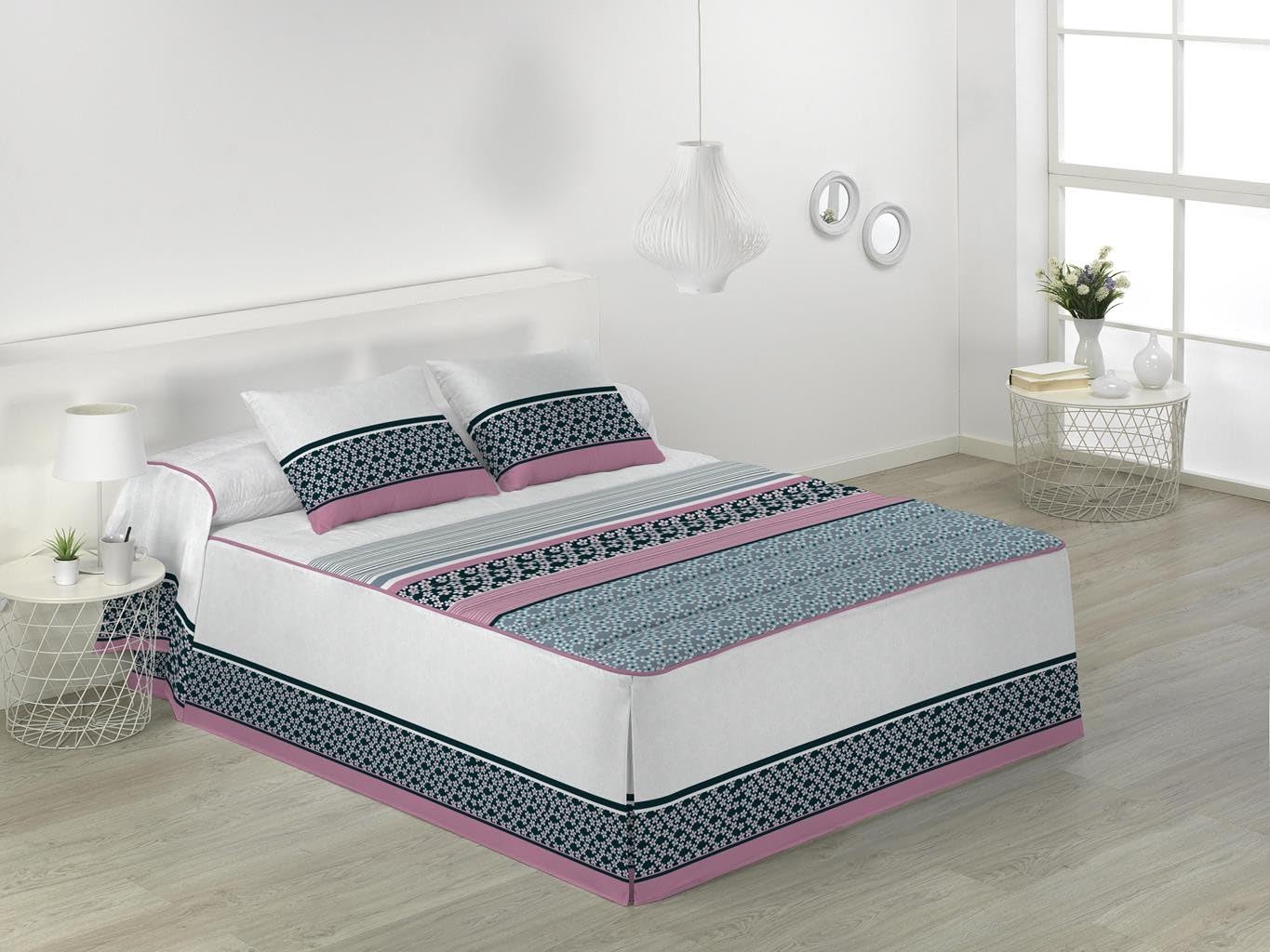 Couvre-lit mauve avec cantonnière pour lit 105 cm JVR