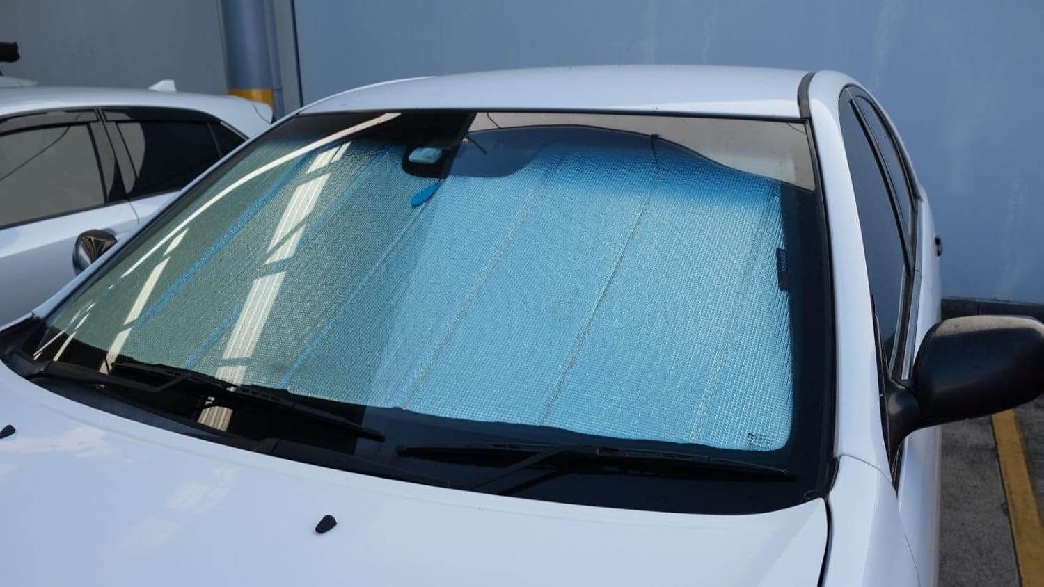 Snap Shades for Toyota Camry | Daihatsu Altis Front Windscreen Sun Shade (XV30; 2001-2006)
