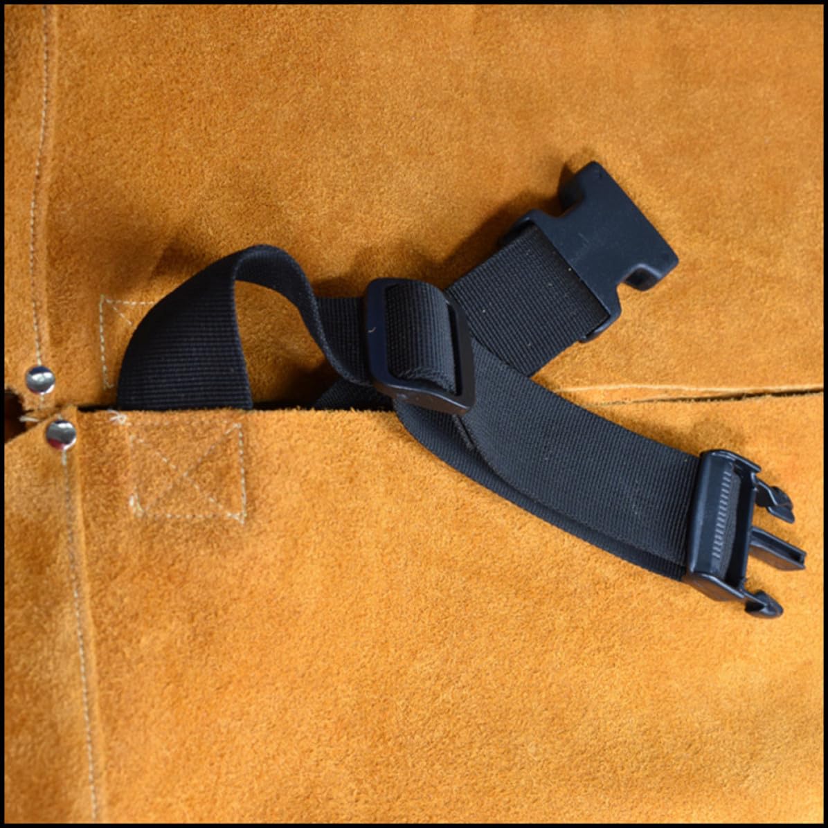 Yardenfun Delantal de Cuero para Soldar Resistente al Desgaste con Grandes Bolsillos y Tirantes Ajustables para Protección en Taller de Soldadura Color Aleatorio