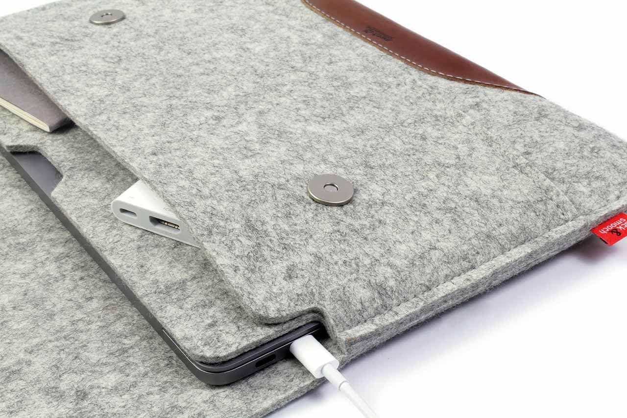 Pack & Smooch For MacBook Air 13" Sleeve "Hampshire" 100% Merino Wool Felt And Vegetable Tanned Leather - Gray/Light Brown - Image 4