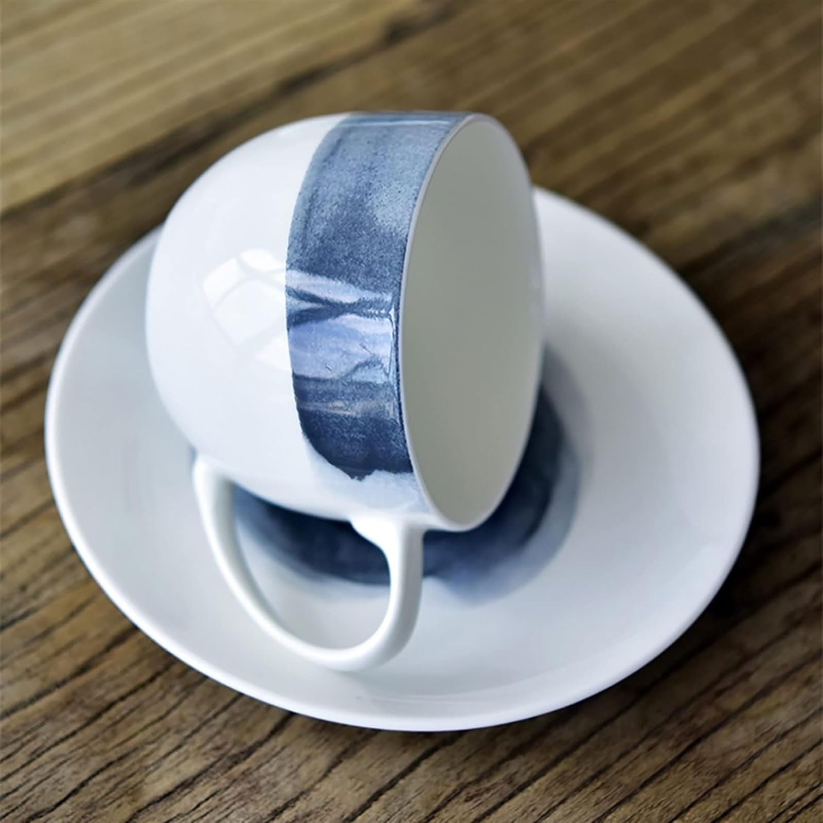 Tazza da tè 1 set di tazze da tè e caffè Set di tazze da caffè reali moderne in ceramica Bone China con piattino. È il miglior regalo per la famiglia e gli amici Tazza di caffè