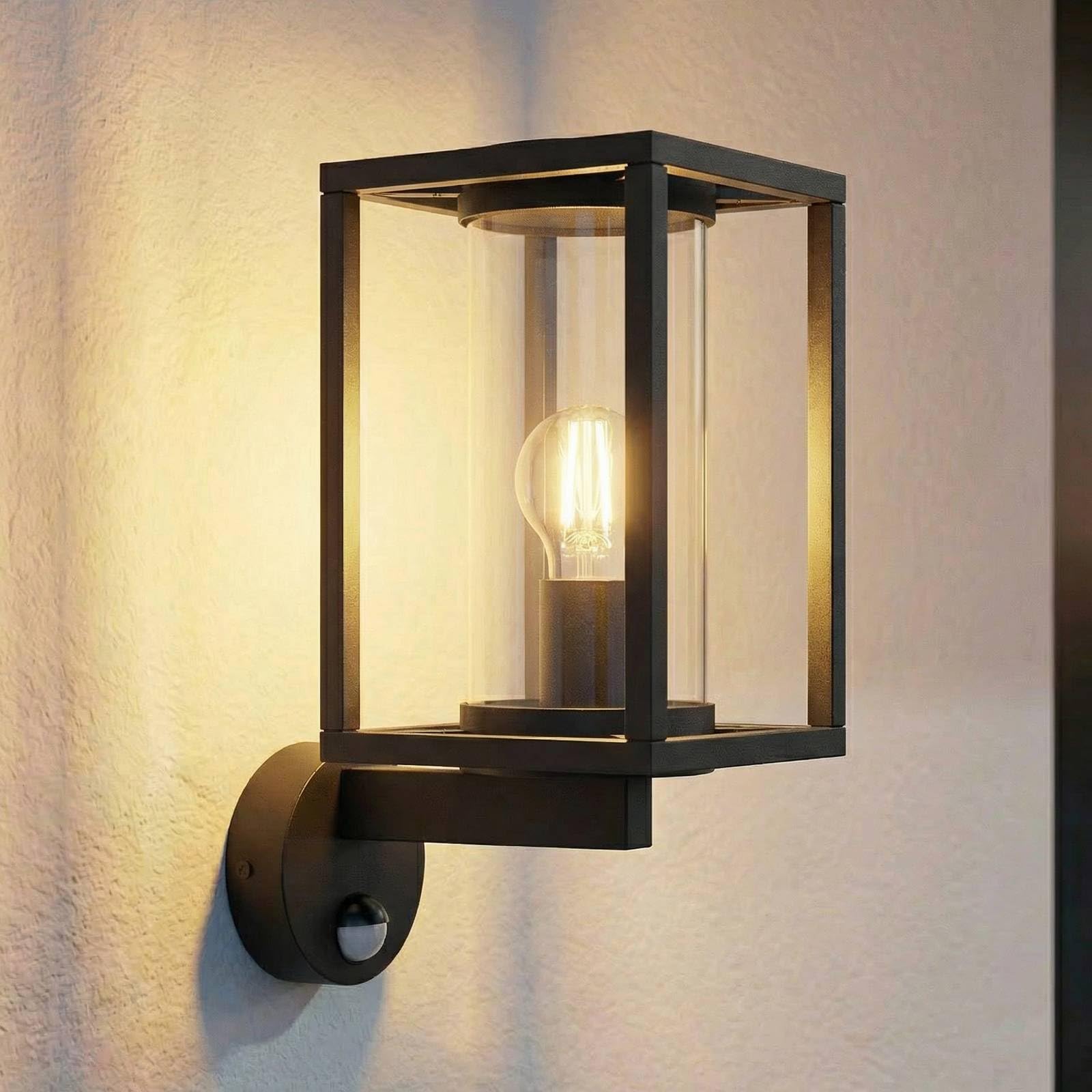 Lucande Wandlampe aussen mit Bewegungsmelder, Aussenwandleuchte spritzwassergeschützt IP44 1x E27 max. 60W ohne Leuchtmittel Außenleuchte