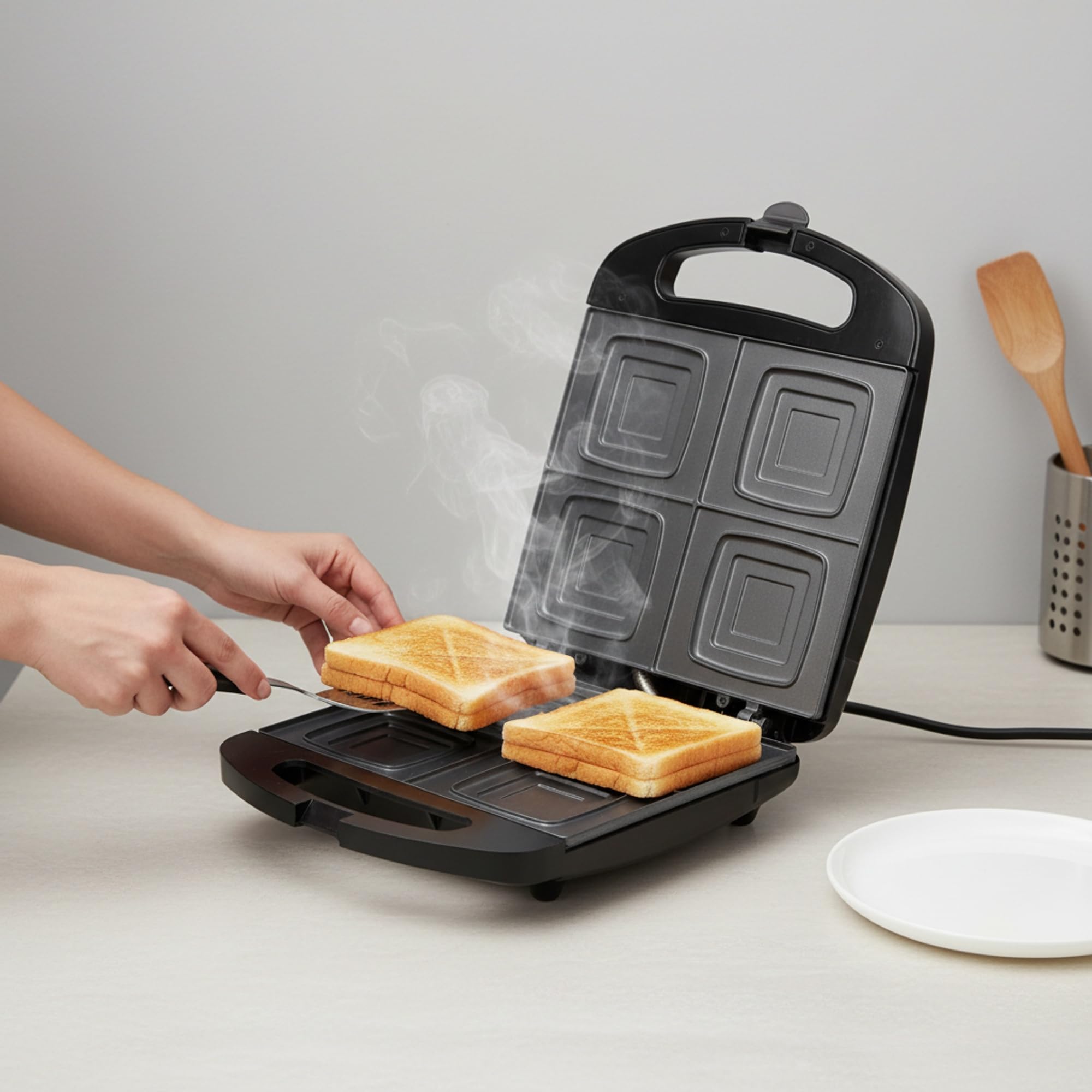 Jata SW546 Sandwichera con Placas Antiadherentes, 4 sándwiches enteros XXL, Sellado perfecto, Tostado rápido y uniforme, 1500 W, Fácil limpieza, Almacenaje vertical