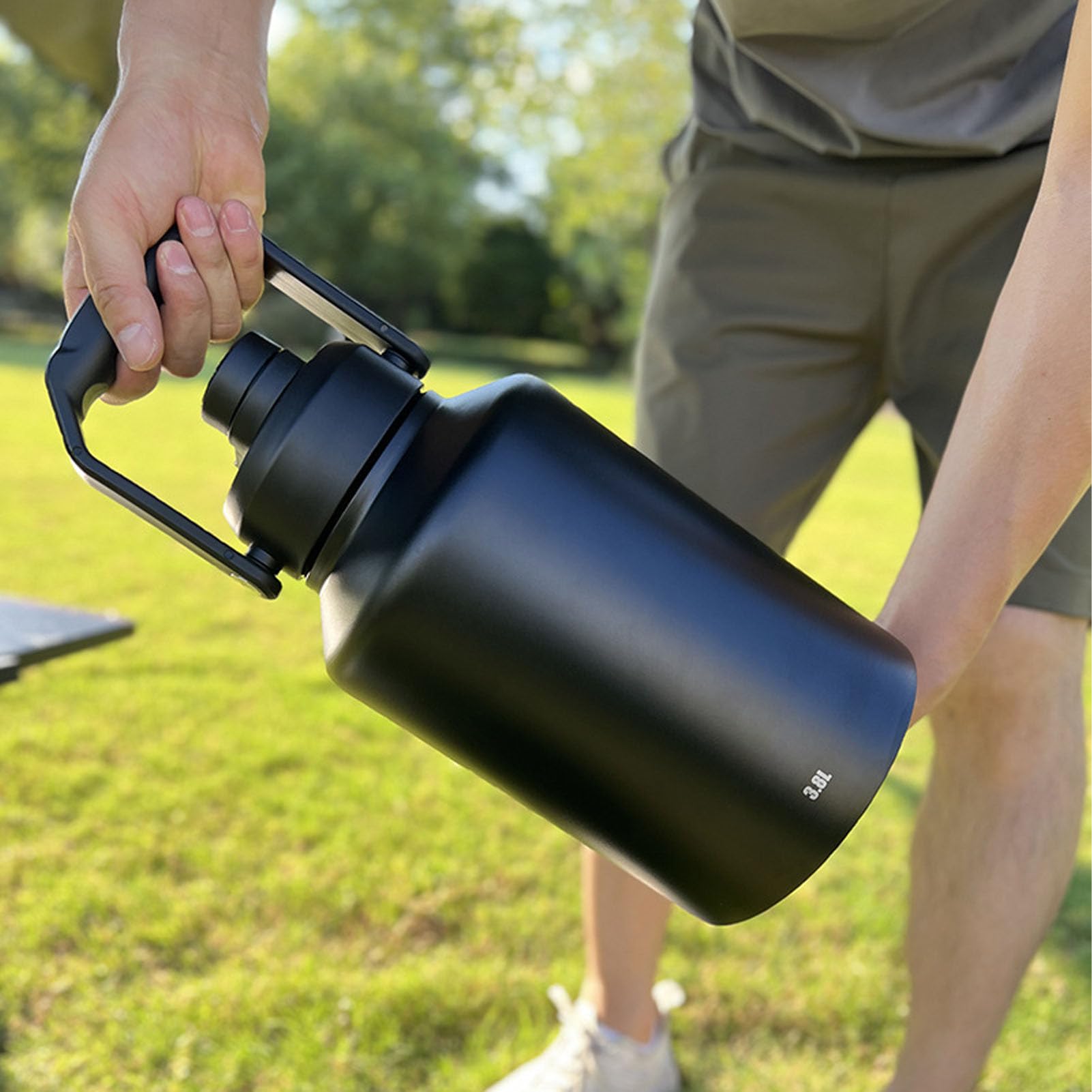 Borraccia Coibentata, Borraccia in Acciaio Inossidabile di Grande capacità da 3,8 Litri Borraccia Sportiva Borraccia Termica in Acciaio Inossidabile a Doppia Parete per (BLACK)