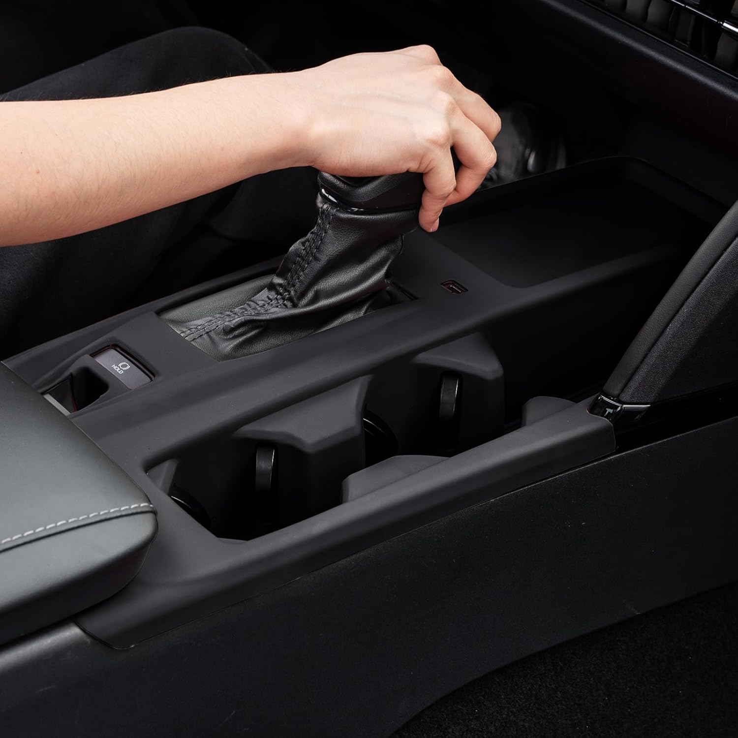 Silicone Car Gear Shift Panel Trim Cover for 2024 2025 Toyota Camry 9th Center Console Water Cup Holder Protector Wireless Charging Anti-Scratch Pad Automotive Interior Accessories