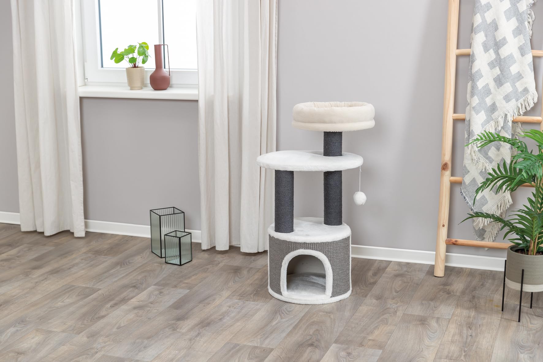 TRIXIE Tiragraffi Marco 85 cm in bianco/beige/grigio – Albero per gatti a più piani con molte possibilità di graffi e giochi, nonché luoghi di ritiro – accogliente e stabile – 44469