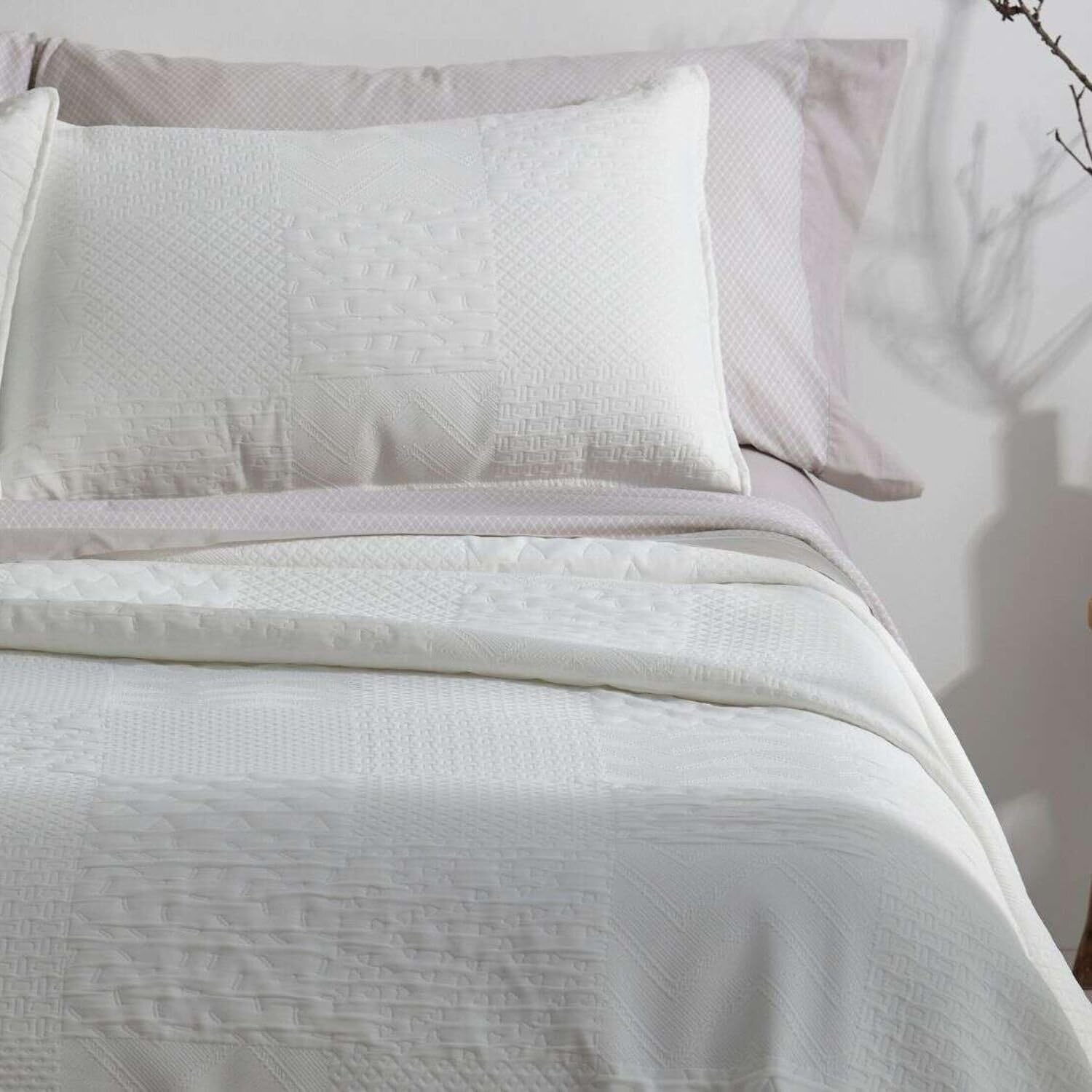 Burrito Blanco | Colcha 100% Poliéster Cama 150 Blanco | Incluye 2 Fundas de Cojín | Tacto Cotton Touch | Relleno 360 g/m² | Tacto Suave | Larga Duración
