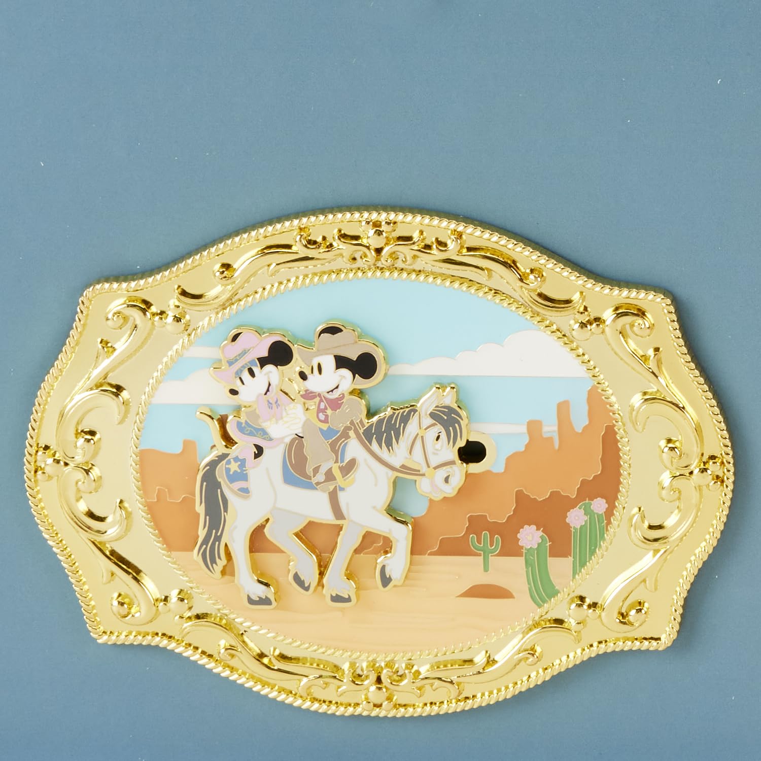 ディズニー loungefly ペガサス　ピン Amazon.com: Loungefly Disney Western Mickey and Minnie Belt Buckle