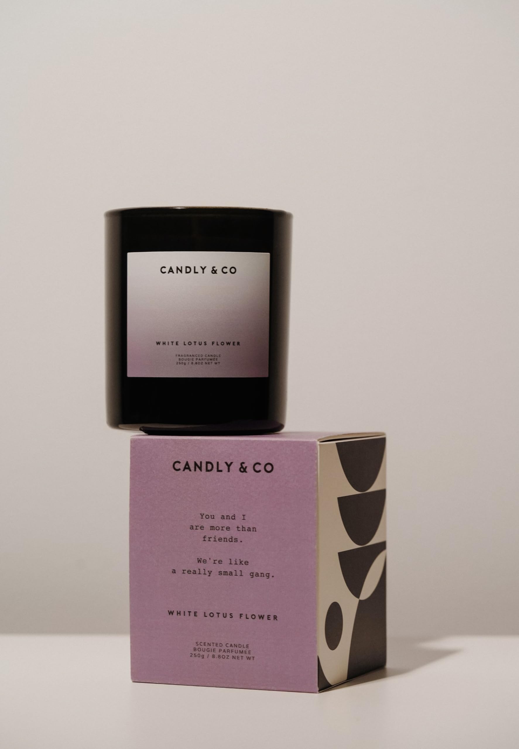 Candly&Co n. 8 Fiore di Loto Bianco/Candela profumata di lusso/ 100% soia/Vetro fumé/Stoppino di cotone/ 250g/ Fiore di Loto, Uva, Ribes, Muschio, Foglie Verdi/Fatto a mano nell'UE