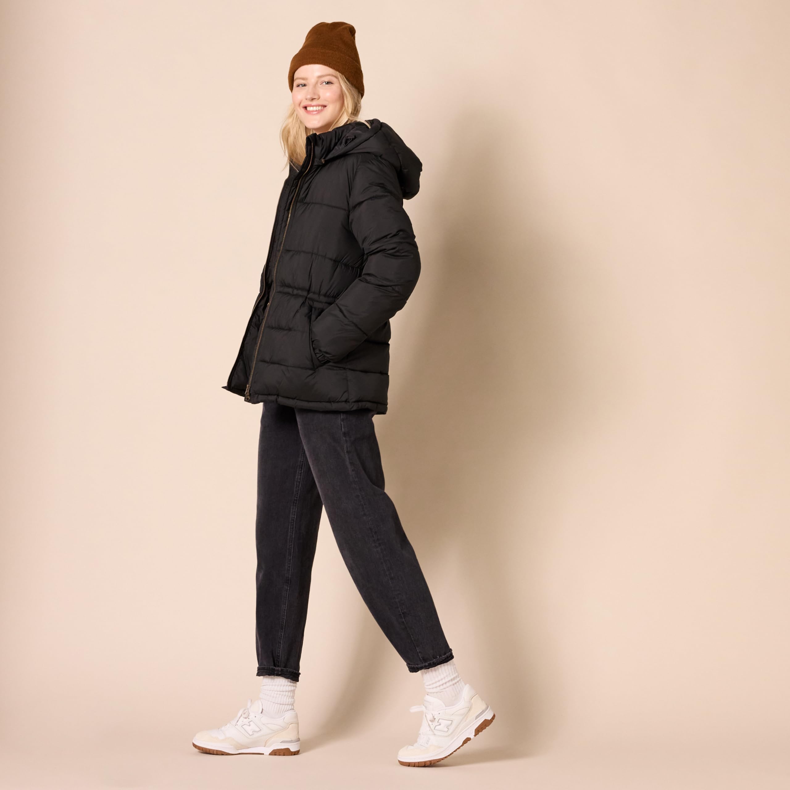 Amazon Essentials Femme Doudoune d'hiver à Capuche Matelassée Épaisse avec Taille Réglable