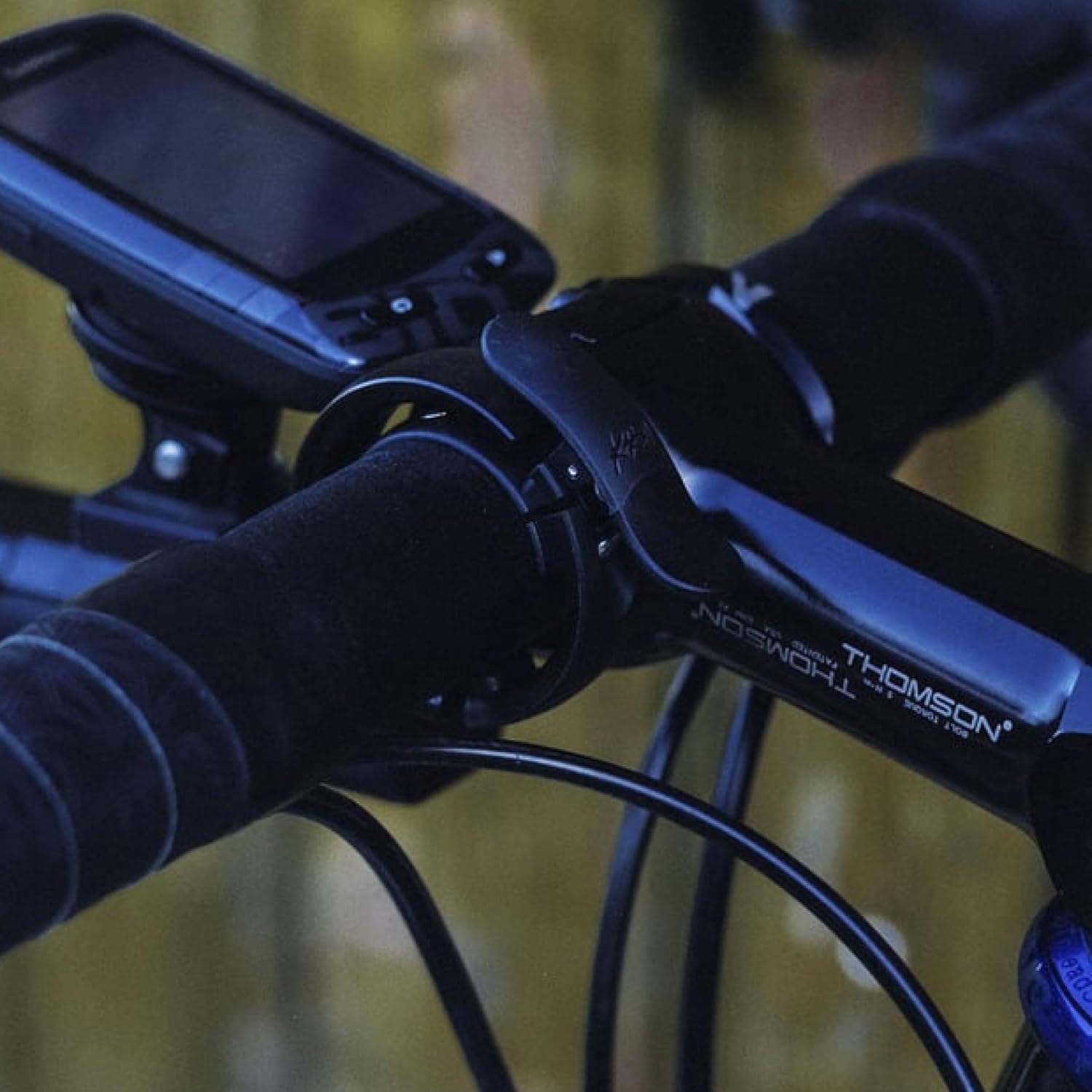 Knog Oi Prima Bike Bell – Loud 80dB Ring, Wrap-Around Design, WAVETEK Hammer, Durable Build, Easy Install – Two Sizes to Ensure Correct Fit.