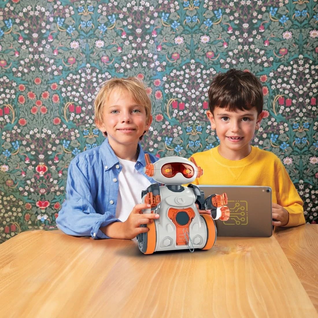 Clementoni - Mio The Robot Next Generation 2.0 - Múltiples modos de juego y aplicación gratuita - Electrónica de juego y ciencia - Luces de sonidos y movimientos - Inglés - 75143