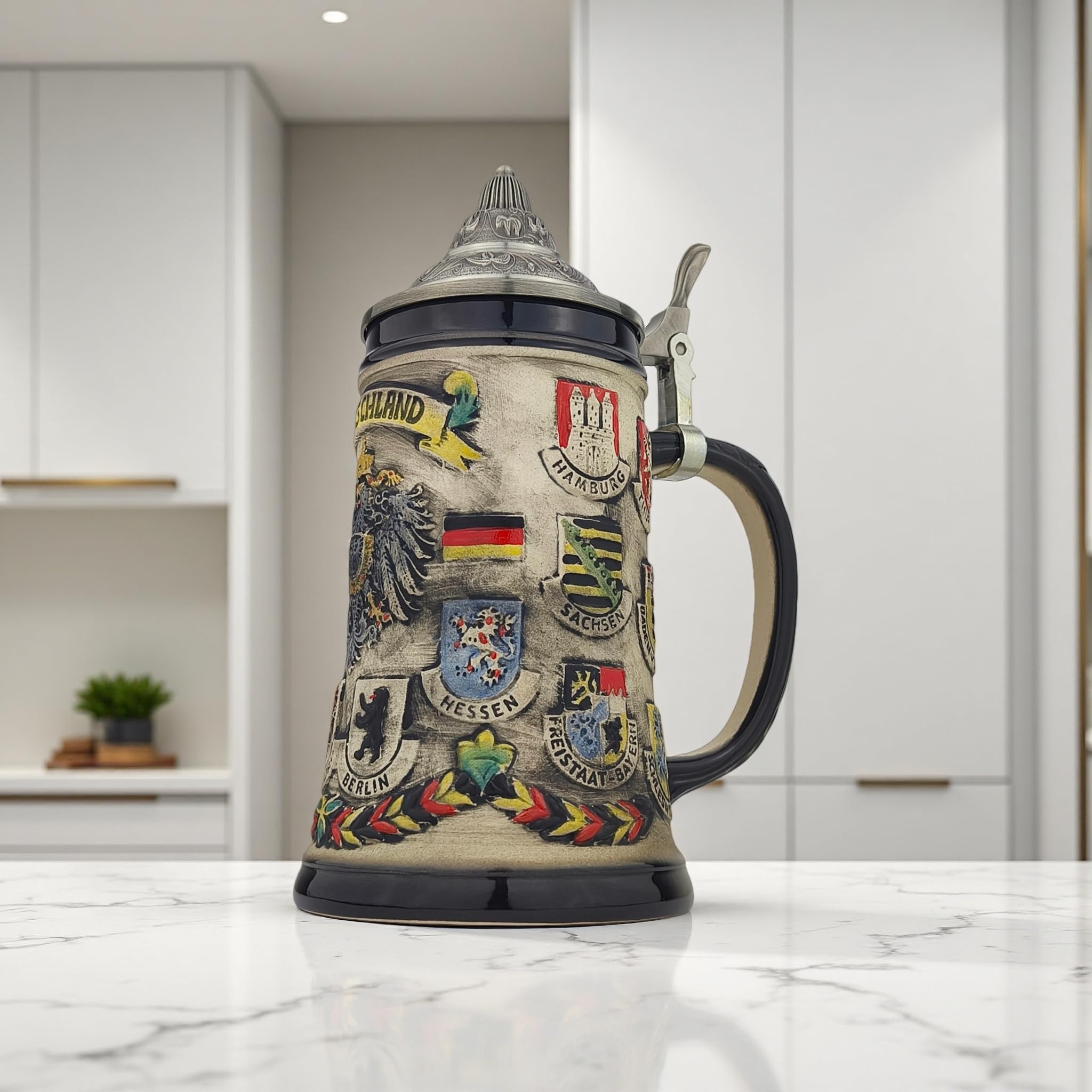 Bierkrug mit Deckel 0,7L – Steinkrug mit Deutschland-Motiv und Bundesländer-Design – Geschenkidee für Männer, Bierliebhaber & Sammler (Rustikal Grau)