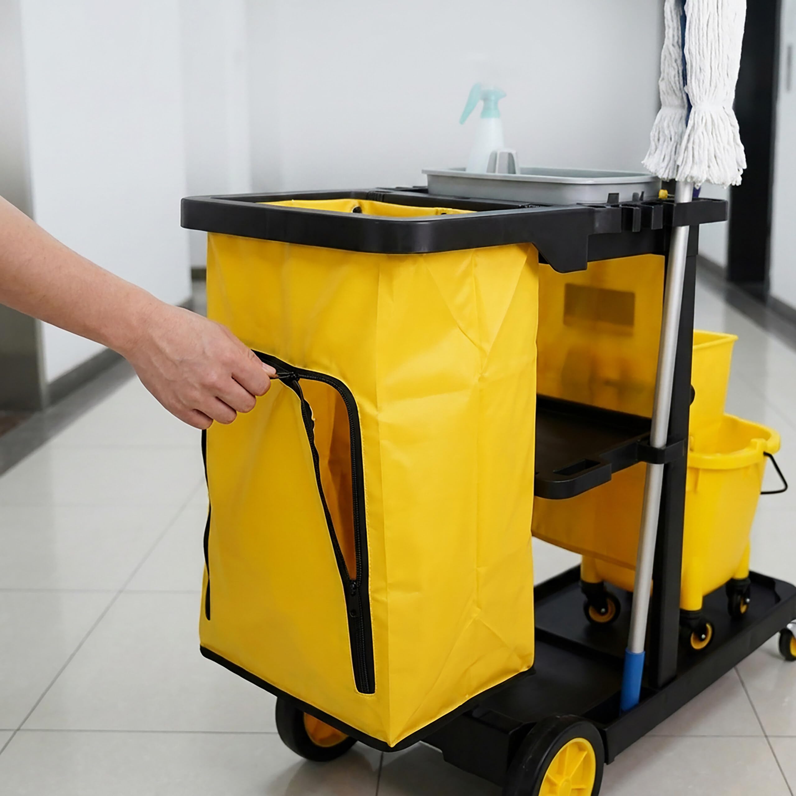 Relaxdays Carro de Limpieza con 3 Estantes, Negro-Amarillo | Soporta hasta 50 kg, incluye bolsa y soporte para escoba. Medidas: 96x112x51 cm