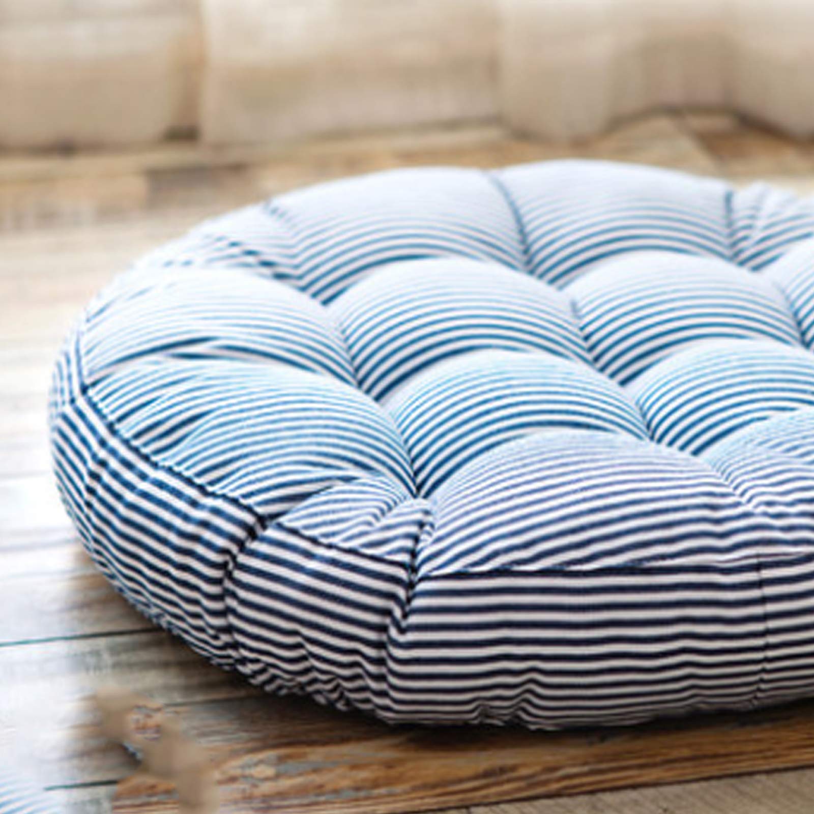 Coussins de jardin de patio bleu rayé : profitez de vos moments de détente au soleil