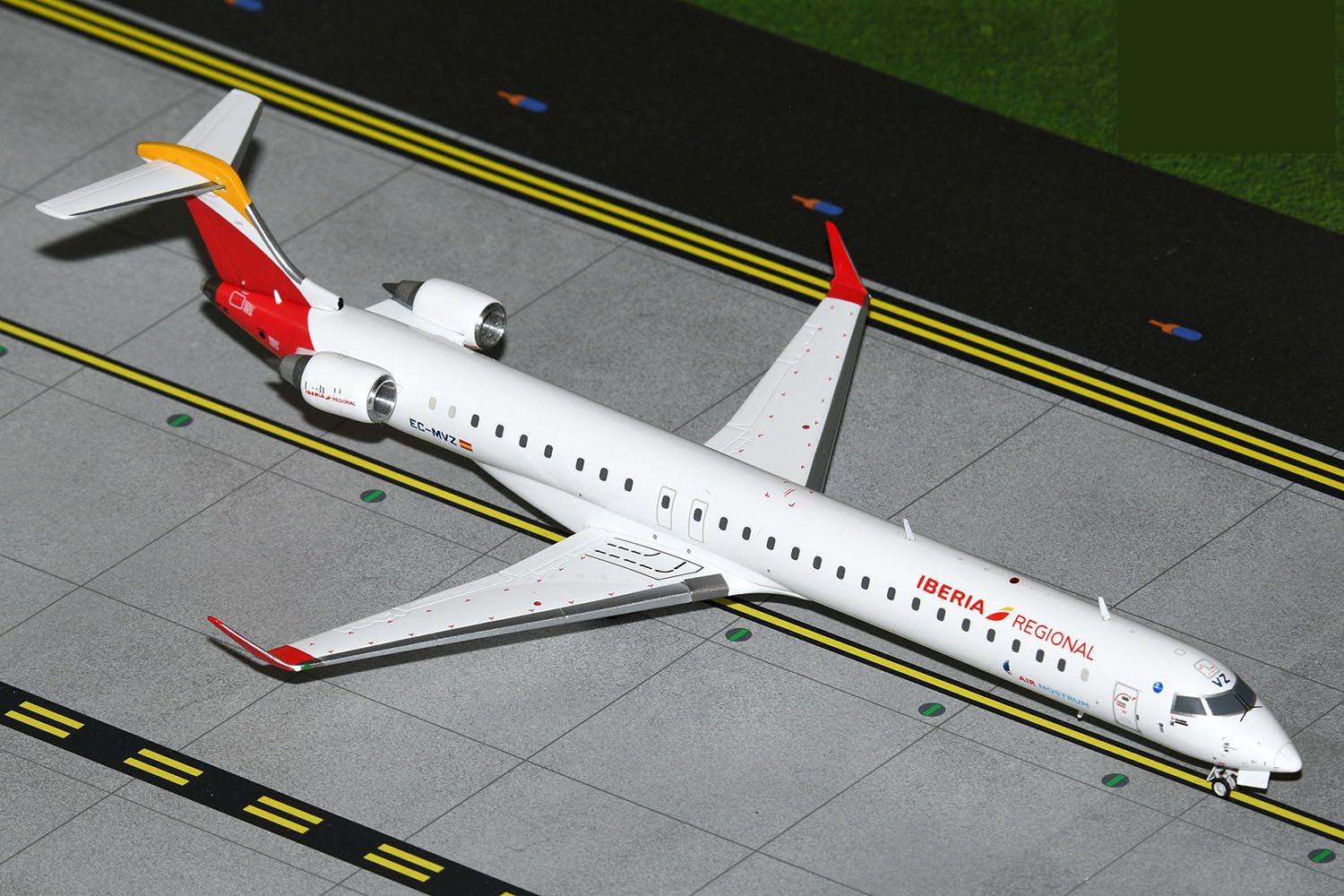 Amazon.com: GeminiJets G2IBE1228 Iberia Regional CRJ-1000 EC-MVZ